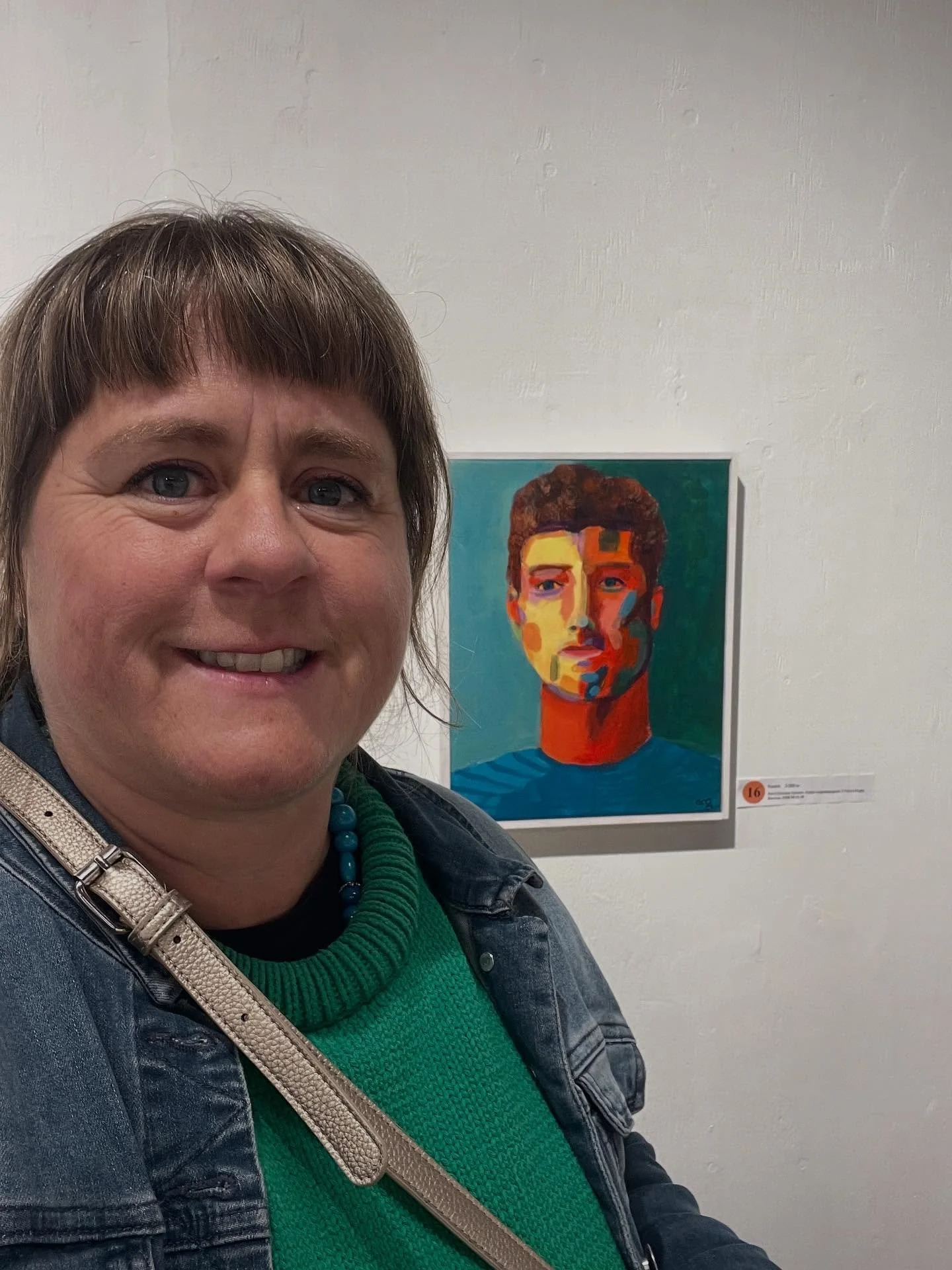 Who&rsquo;s peaking over my shoulder? Isn&rsquo;t it Fredrik?
You can visit him at @darkroom_konsthallriddersvik over the weekend together with art from all participants in V&auml;sterort konstrunda. 

Me you can visit at the studio from 11 tomorrow.