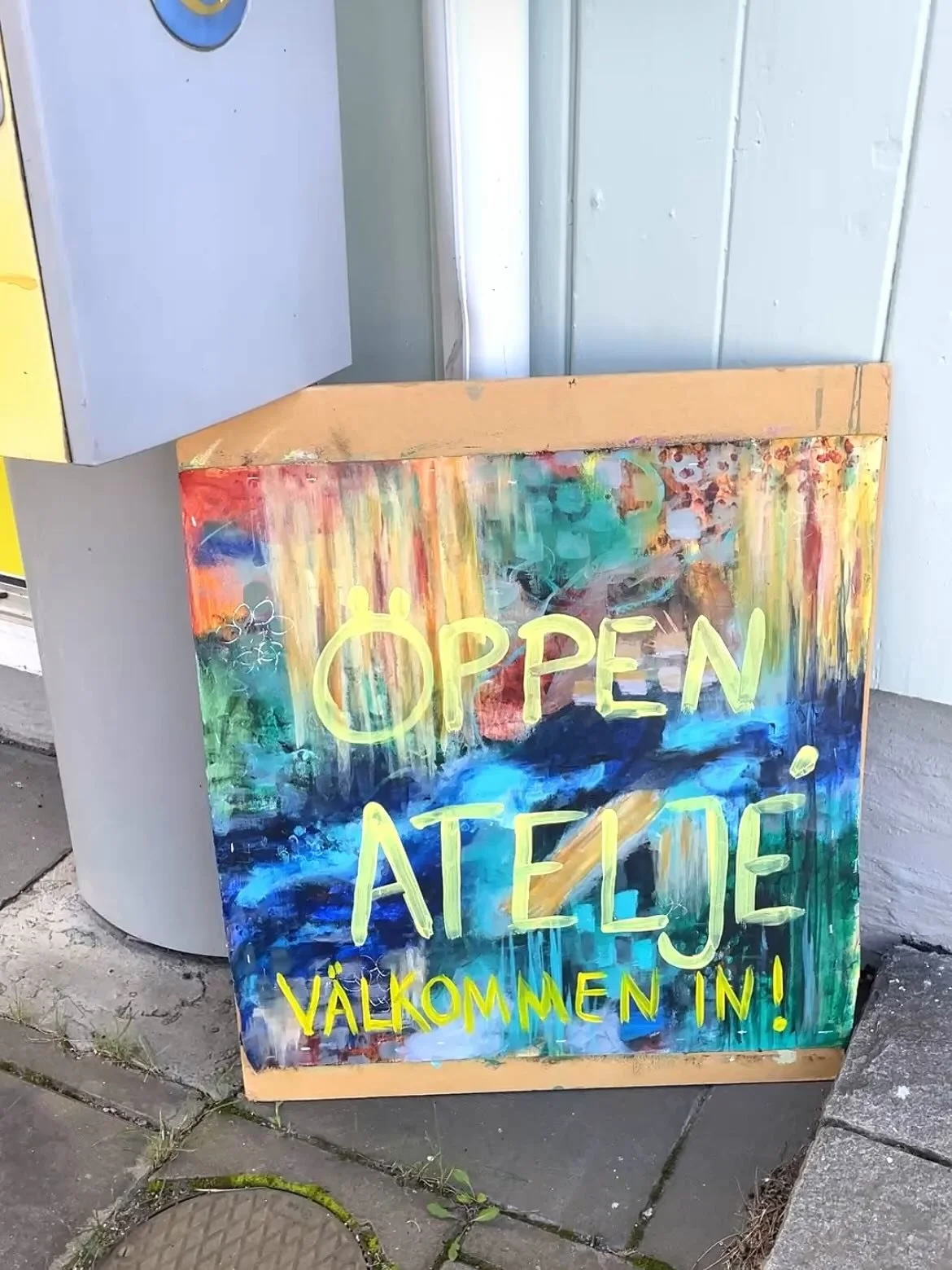 Most of my week has been about the open studio weekend. Here are my week in pics:

1. My self painted sign. 
2. Advertising my workshops at local noticeboard. 
3-4. Taking a quick dip at lunch. Lovely sunny spot. 
5. Varnishing paintings. 
6. Sample 