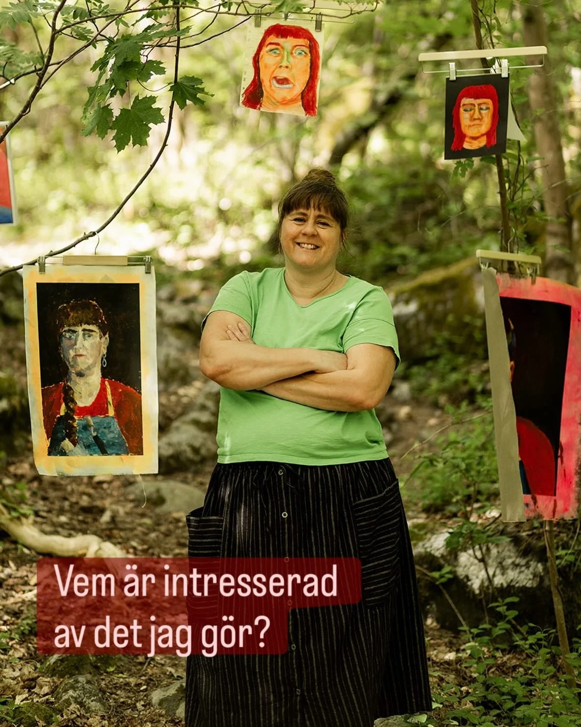 Varf&ouml;r skulle n&aring;gon vara intresserad av det jag g&ouml;r? T&auml;nker jag alldeles f&ouml;r ofta.

Men jag tror att visa upp det jag har skapat &auml;r lite som n&auml;r jag var ton&aring;ring och kl&auml;dde mig p&aring; ett visst s&aum
