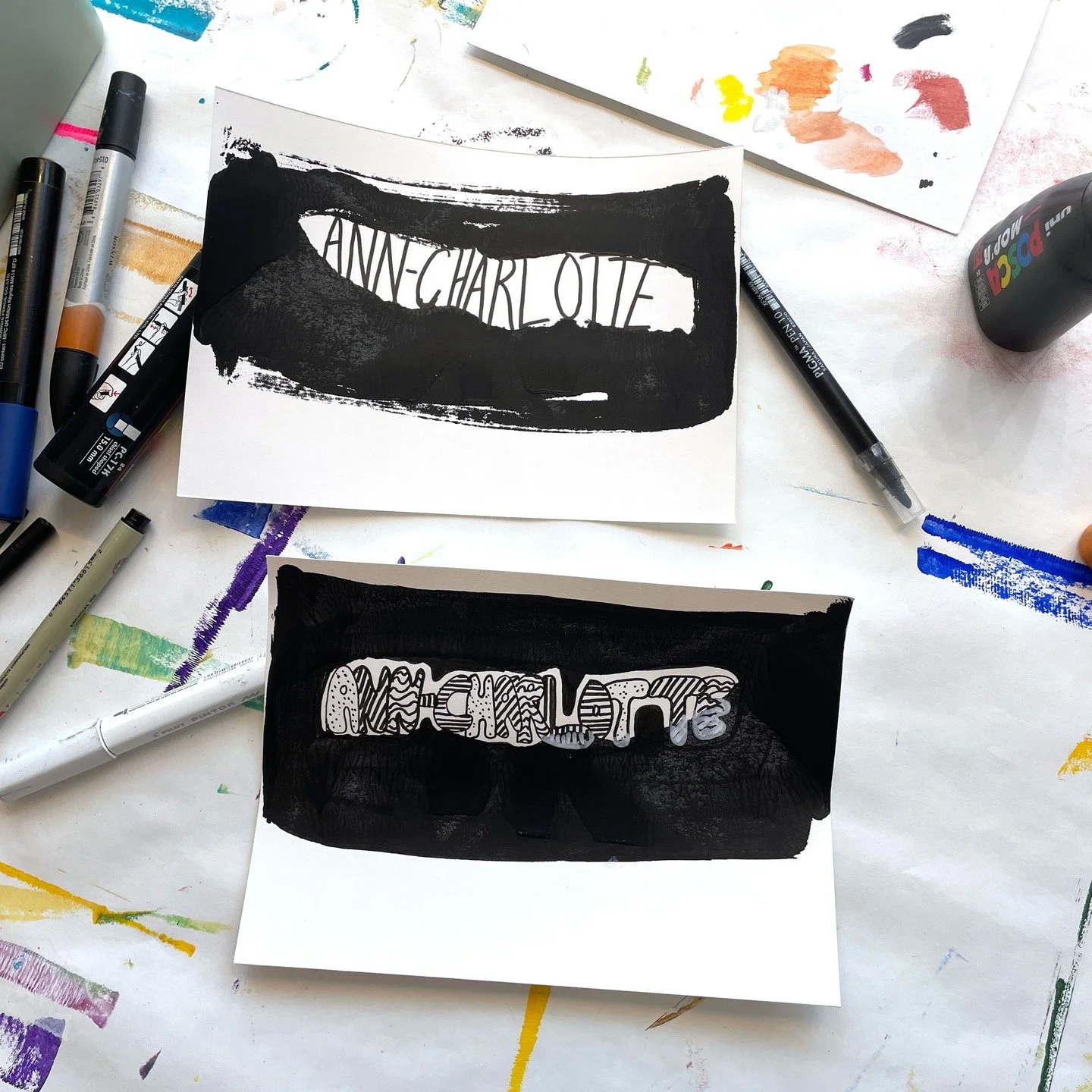 Hade jag roligt? Ja. Blev det bra? Njae&hellip; 🤷&zwj;♀️

Det var s&aring; det blev n&auml;r jag spelade in min senaste kreativa &ouml;vning d&auml;r jag lite snabbt och enkelt skulle doodla mitt namn.

Det blev kladdigt. F&ouml;r mycket tusch som s