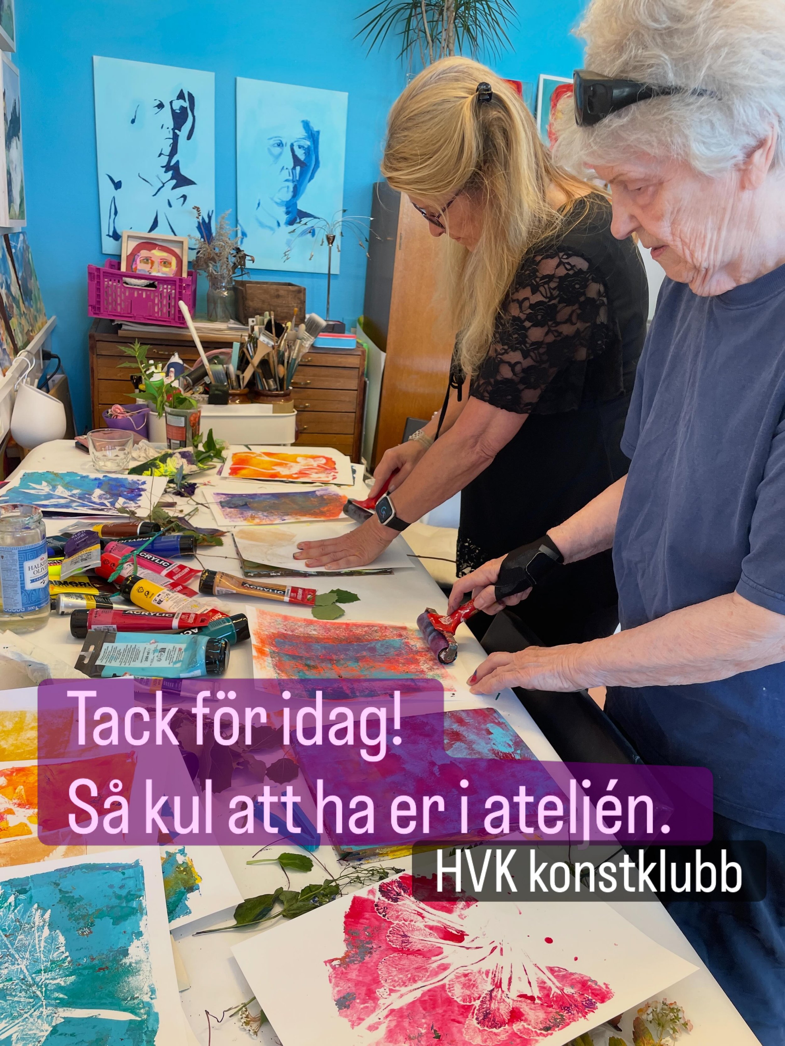 Tack f&ouml;r idag Lisa, Eva, Birgitta, Ren&eacute; och @art_cecilia_ciscar fr&aring;n @hasselbyvallingbykonstklubb  Det var s&aring; inspirerande att ha er p&aring; bes&ouml;k i atelj&eacute;n. 💕

(Blir du ocks&aring; sugen att trycka med gelli pla