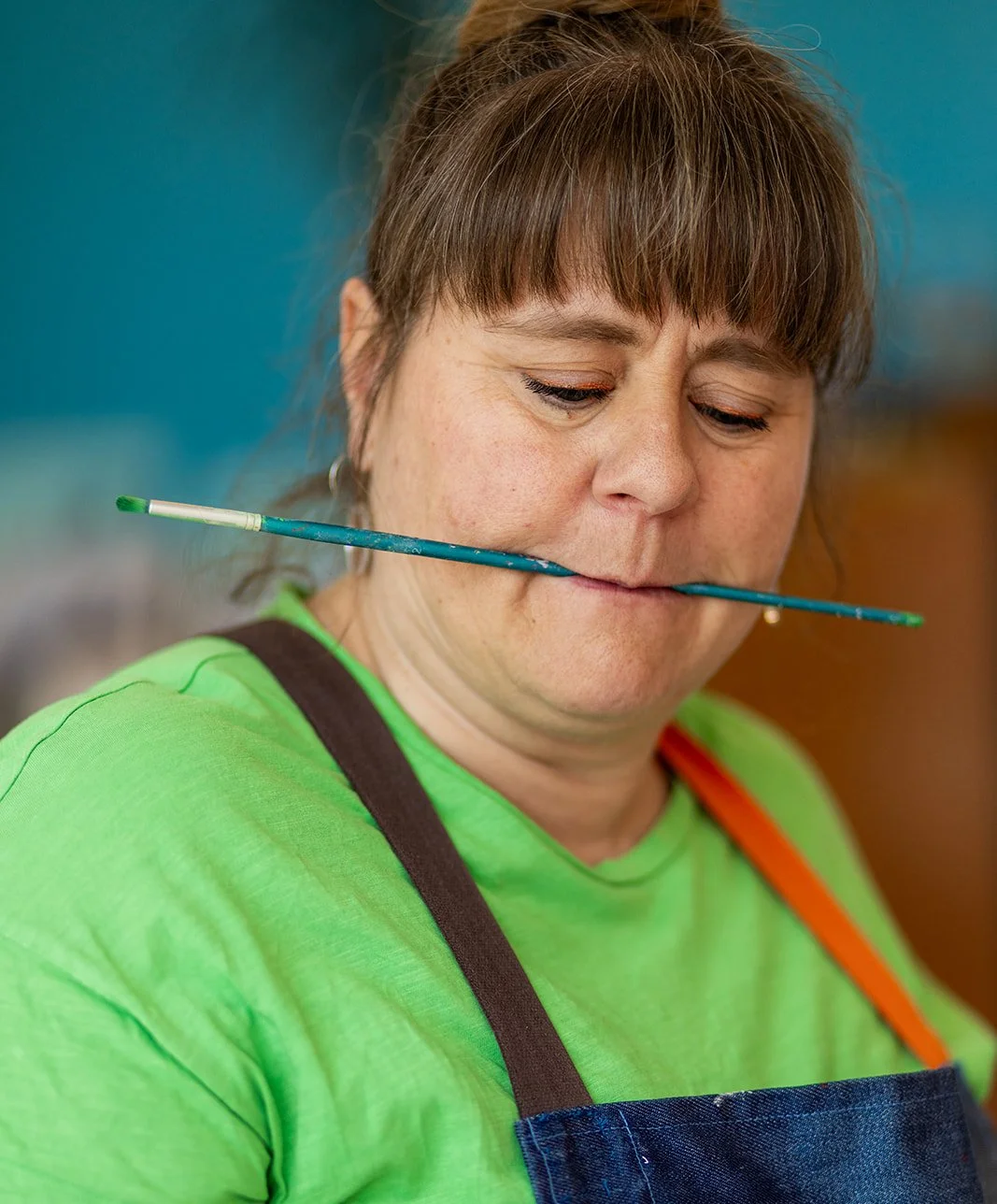 ann-charlotte med pensel