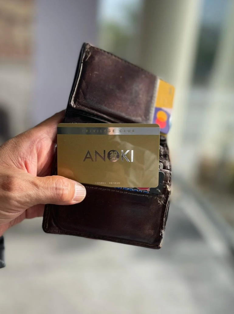 Anoki Gold Card Wallet.png