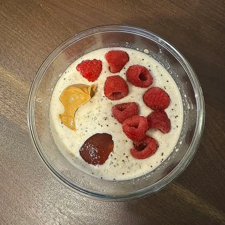 HIGH-PROTEIN OVERNIGHT OATS: THE FOUNDATION AND OPTIONS FOR VARIETY