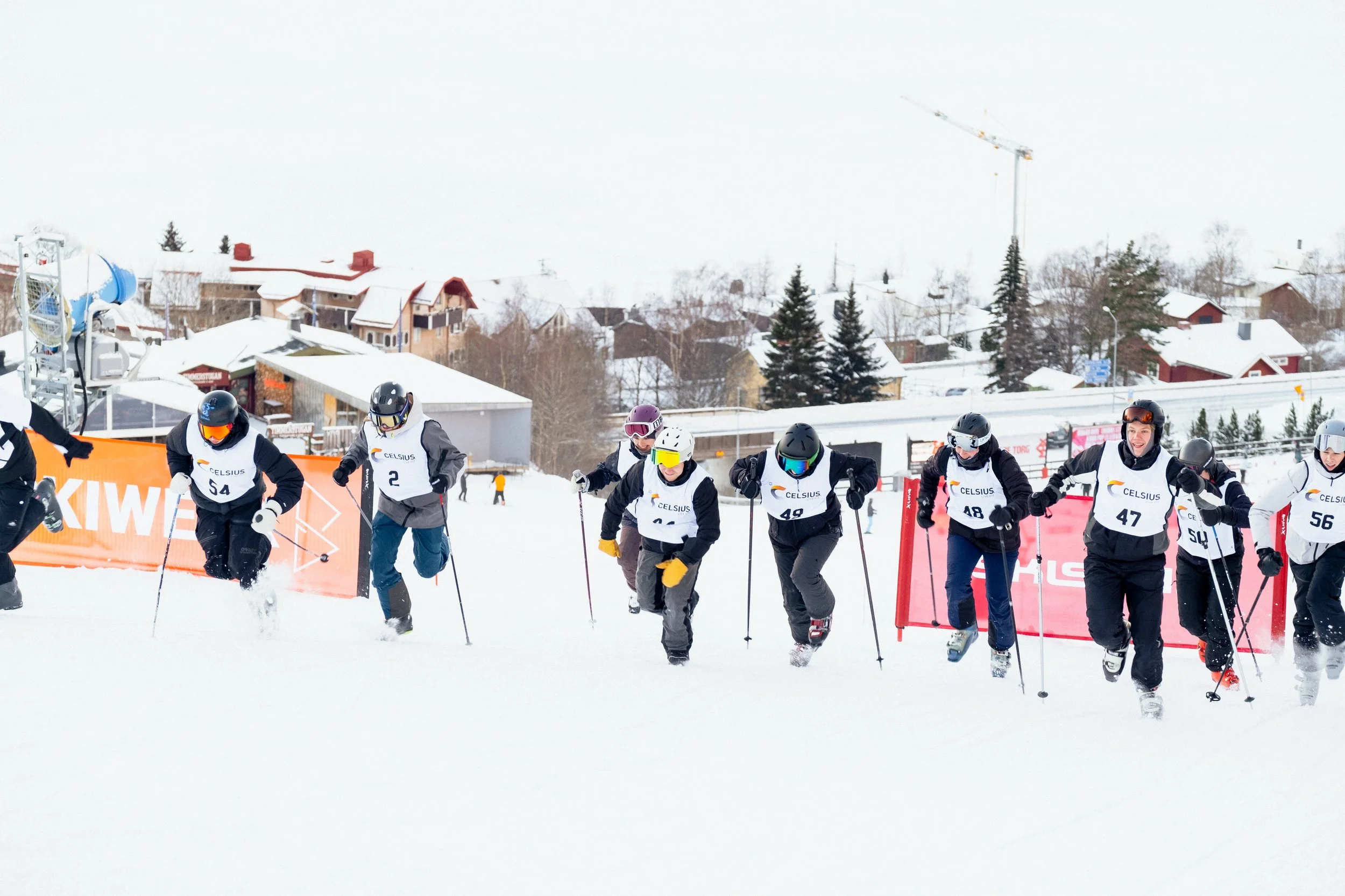 Students racing towards the finish at a SkiWeek event in Åre