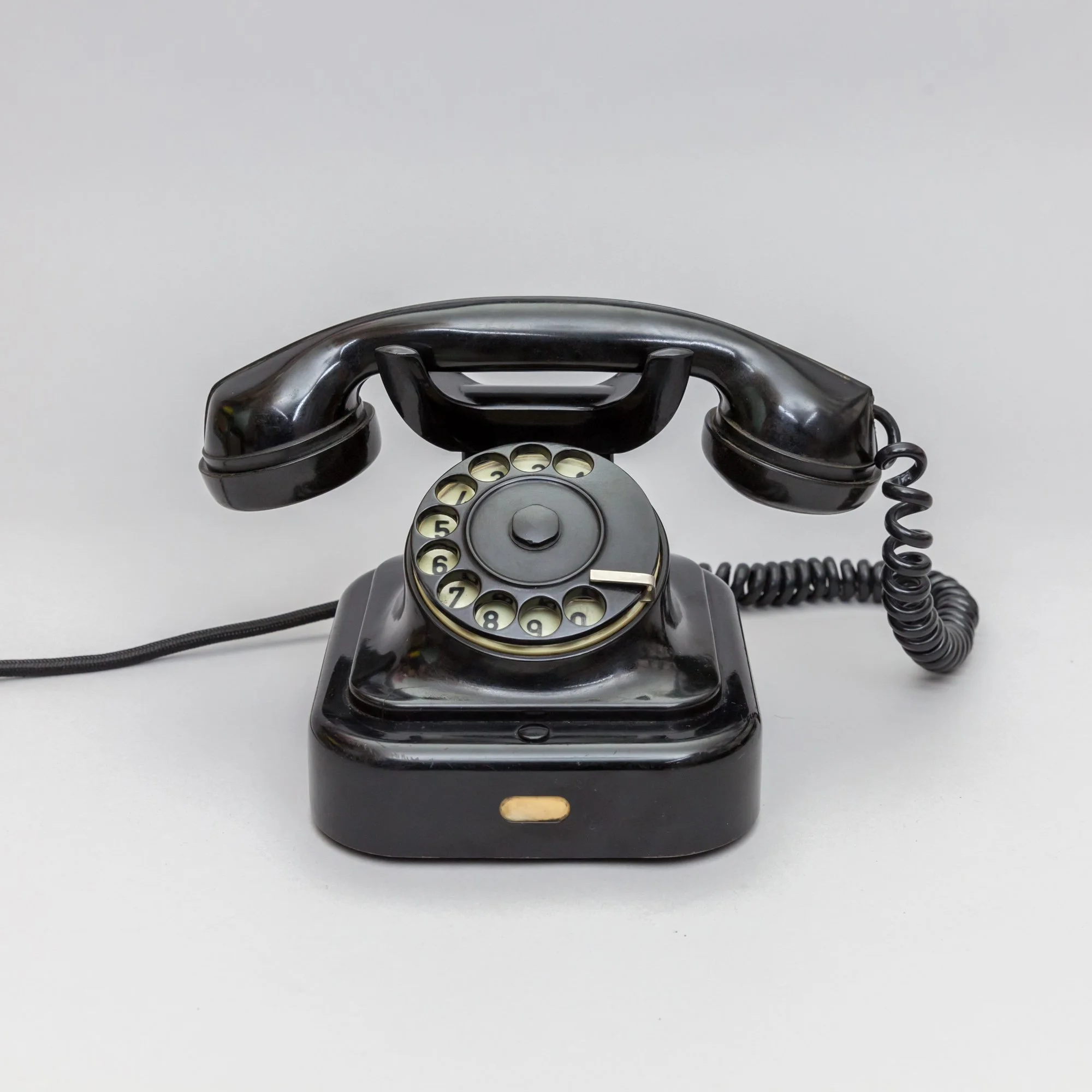 Tesla rotary phone, 1940-1950