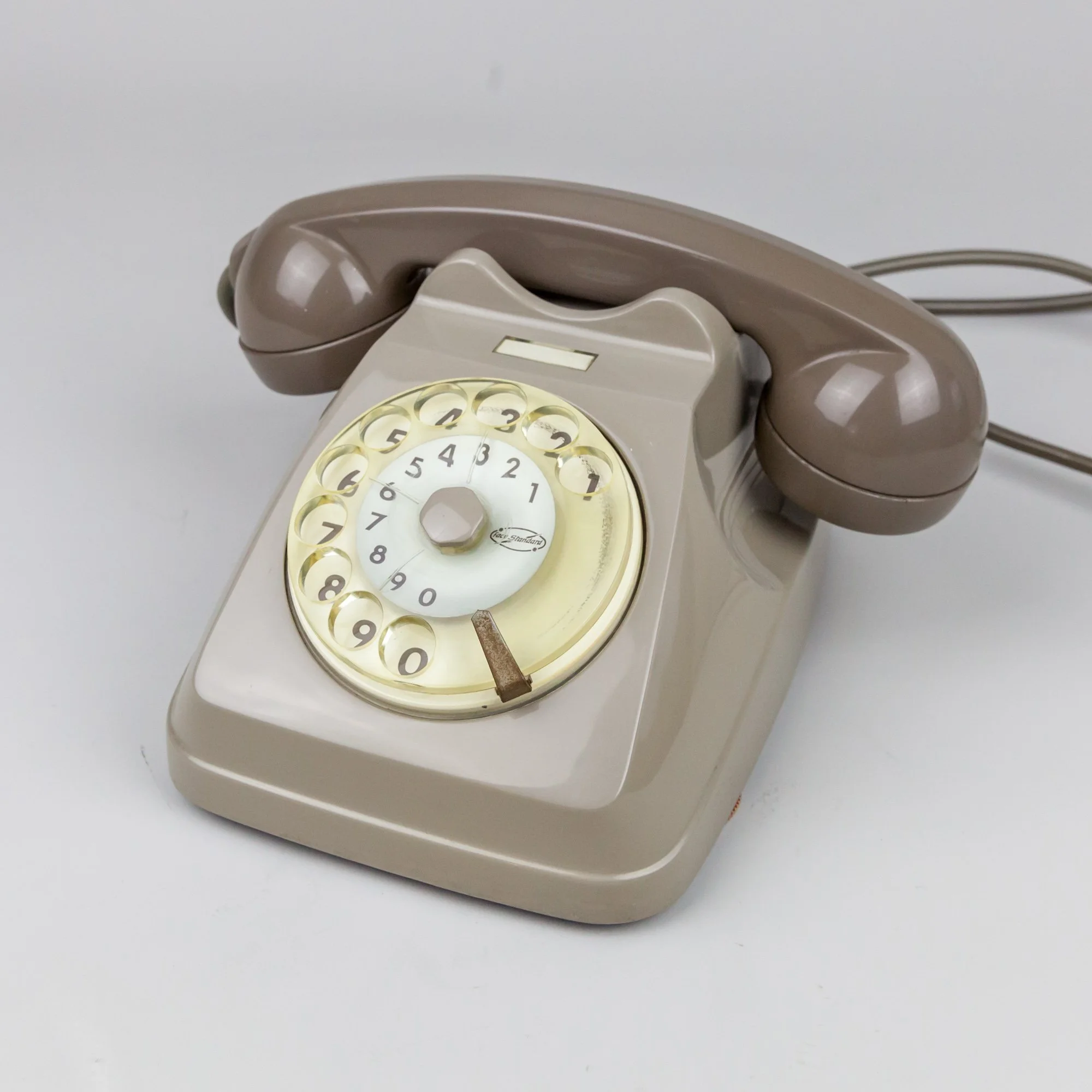 Face Standard rotary phone, 1980