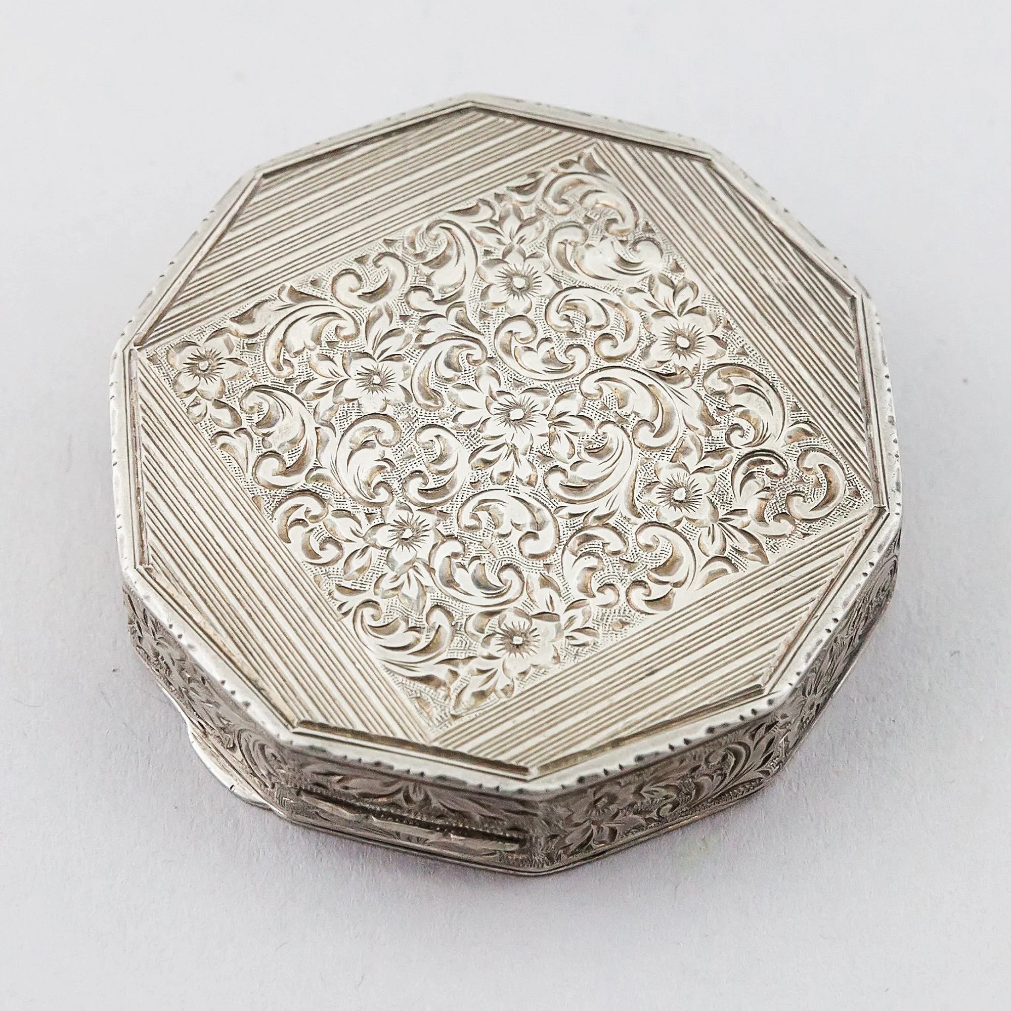 Powder compact by Houbigant