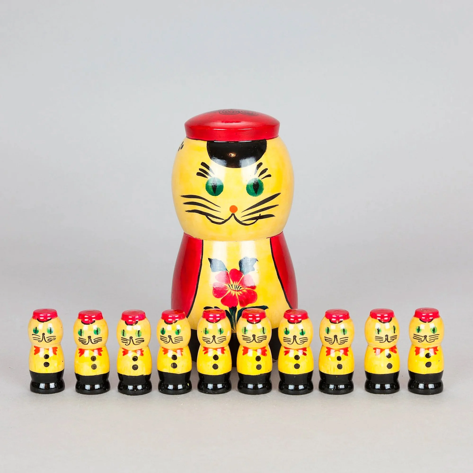 Cat-shaped Matryoshka