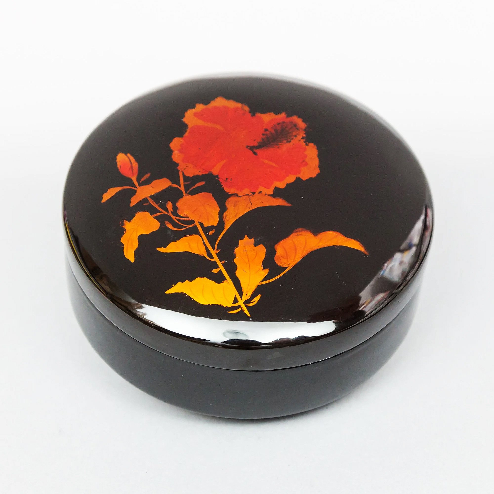 Rose lacquered wooden box