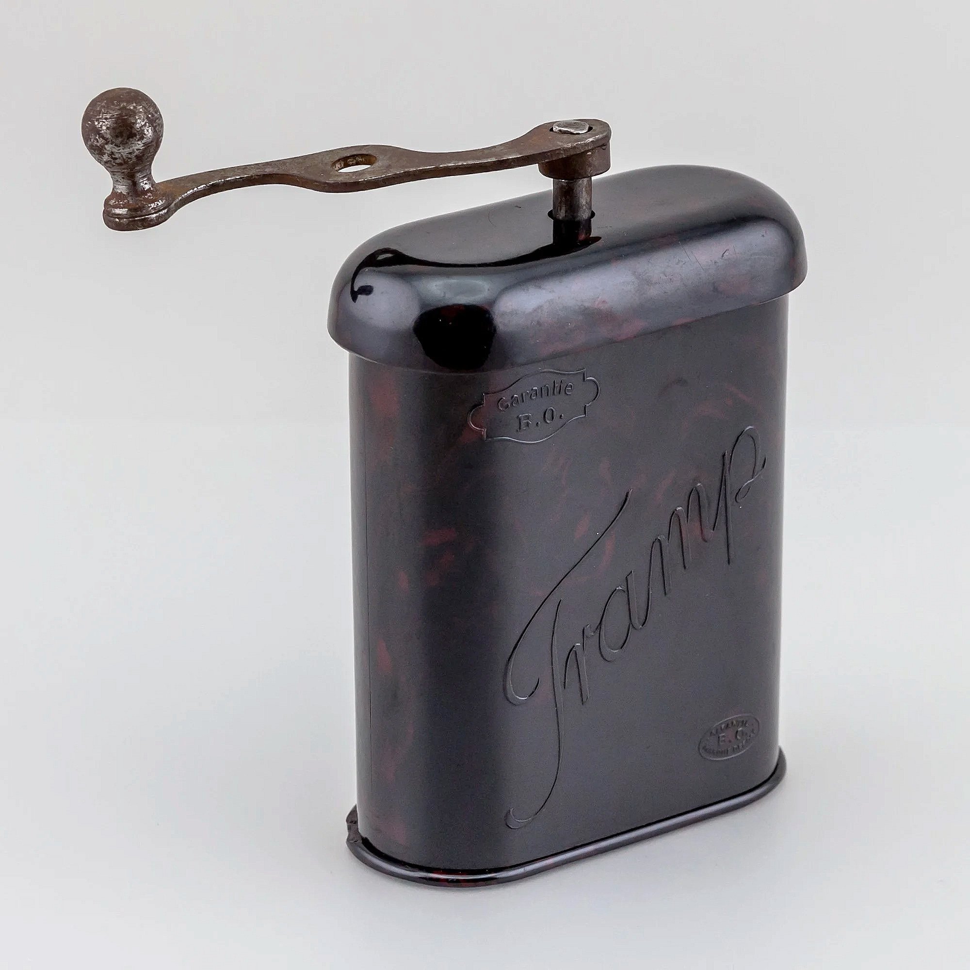 “Tramp” bakelite grinder 