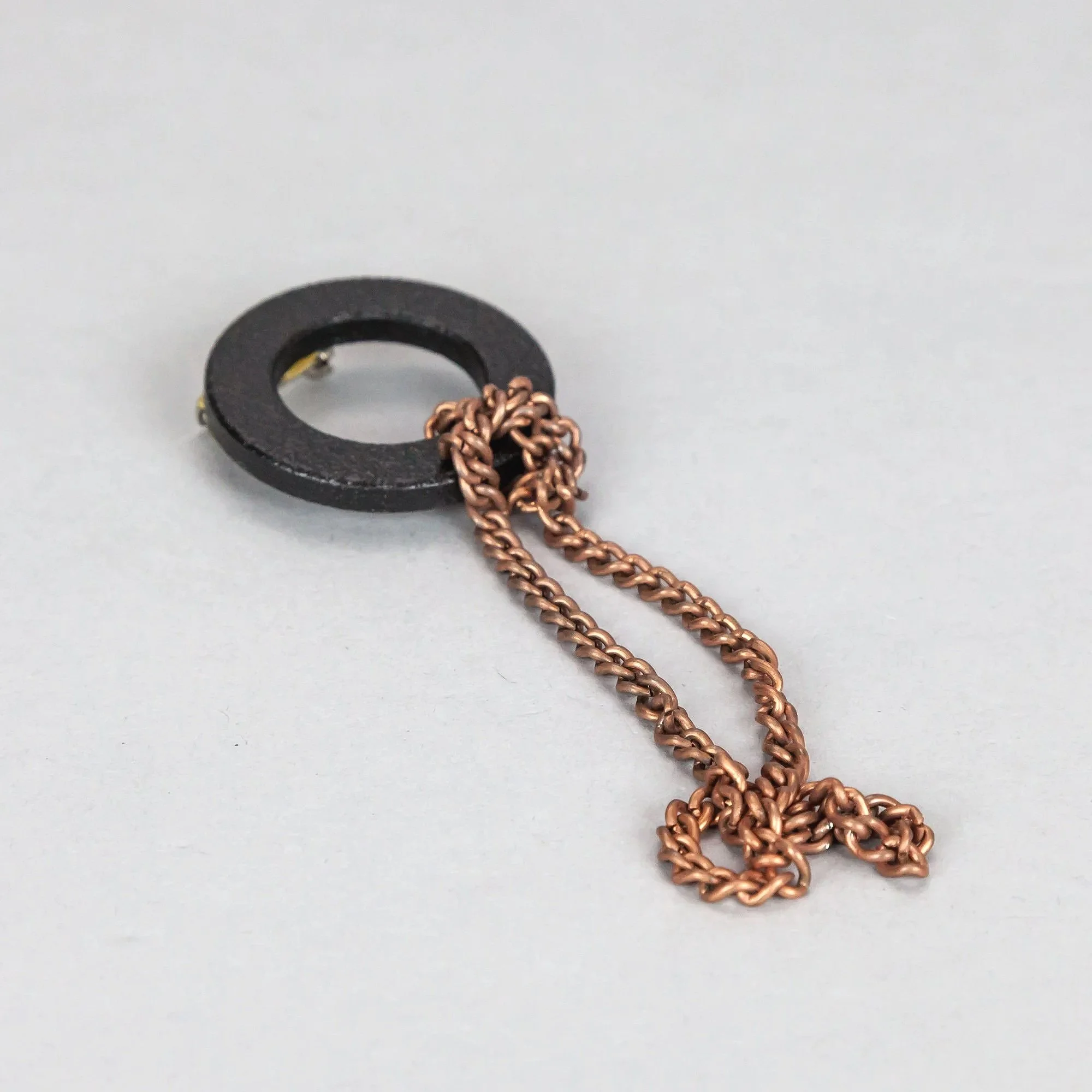 Magnetic jewellery - black and bronze