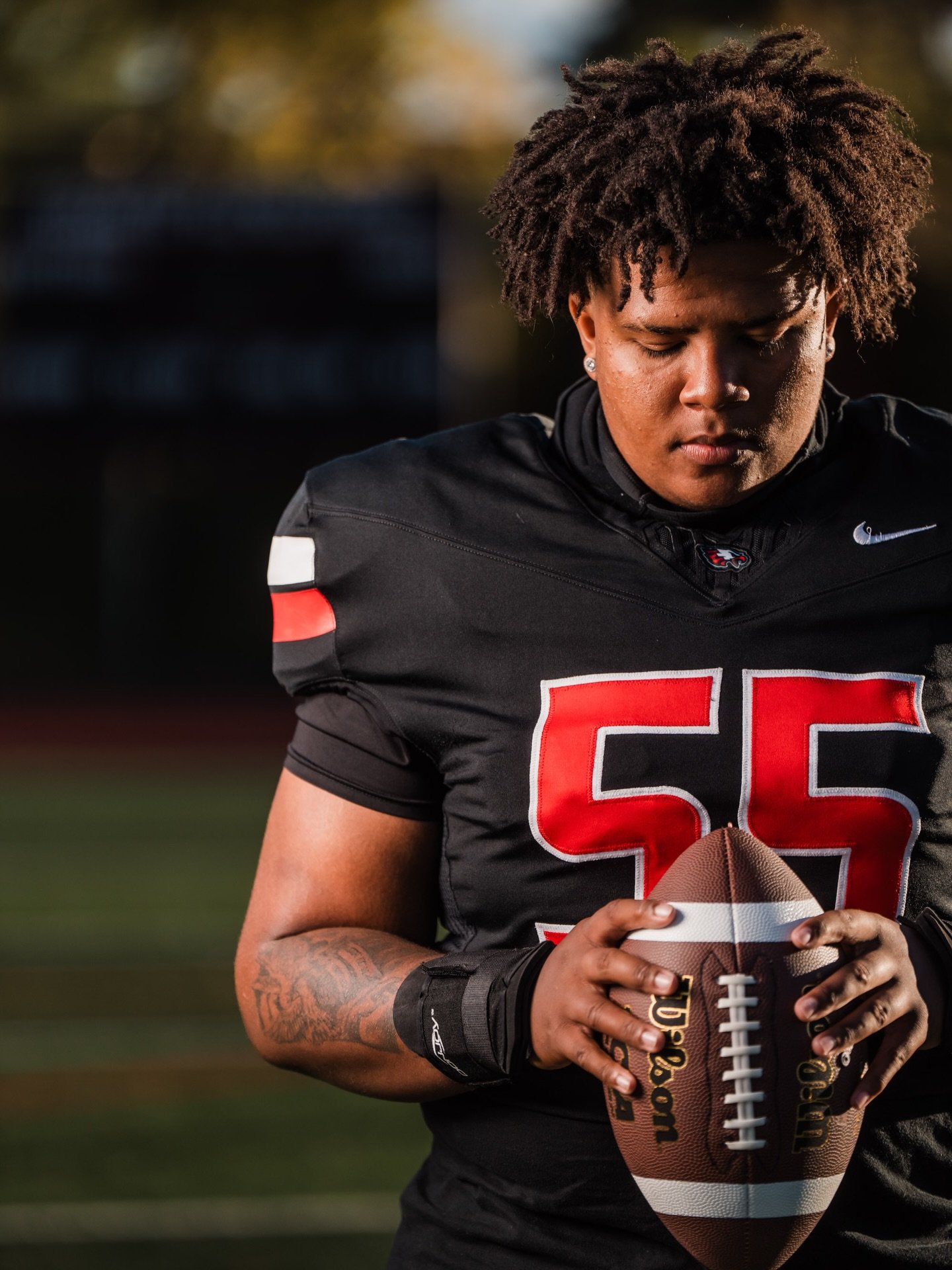 For senior sessions, I like do is a mix of sports shots and more traditional portraits, all in one go. 

This carousel is a look at the football side of Braylen&rsquo;s session, and he made the most of it. Confident, focused, and comfortable out ther