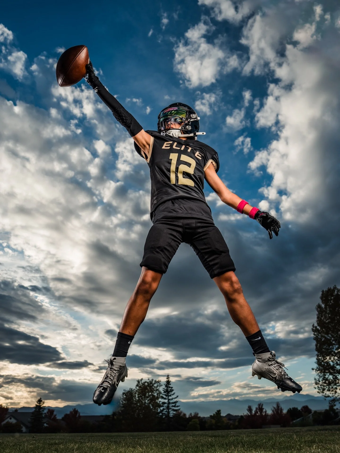 Colorado skies said &ldquo;let&rsquo;s make every single one of these look like a scene from a movie.&rdquo; May the 4th be with you. 🌌 

@erieelitesports showed up and the clouds just decided to cooperate. God I love Colorado. 

If your program wan