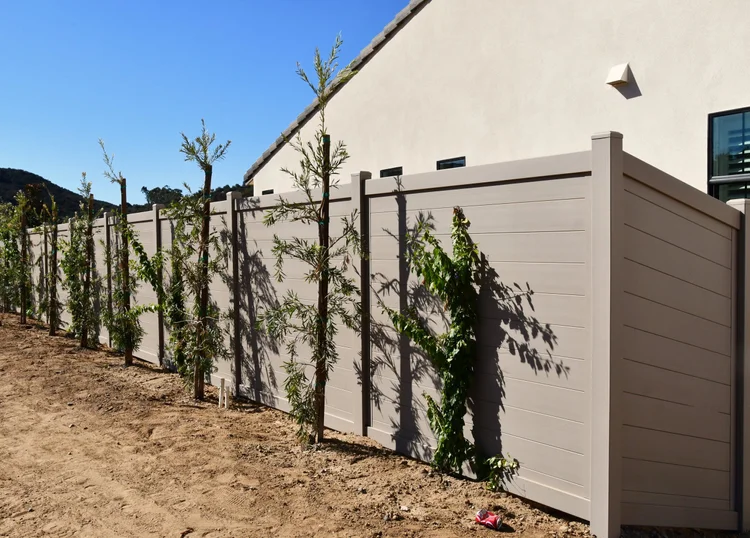 Hayden Horizontal steel fence