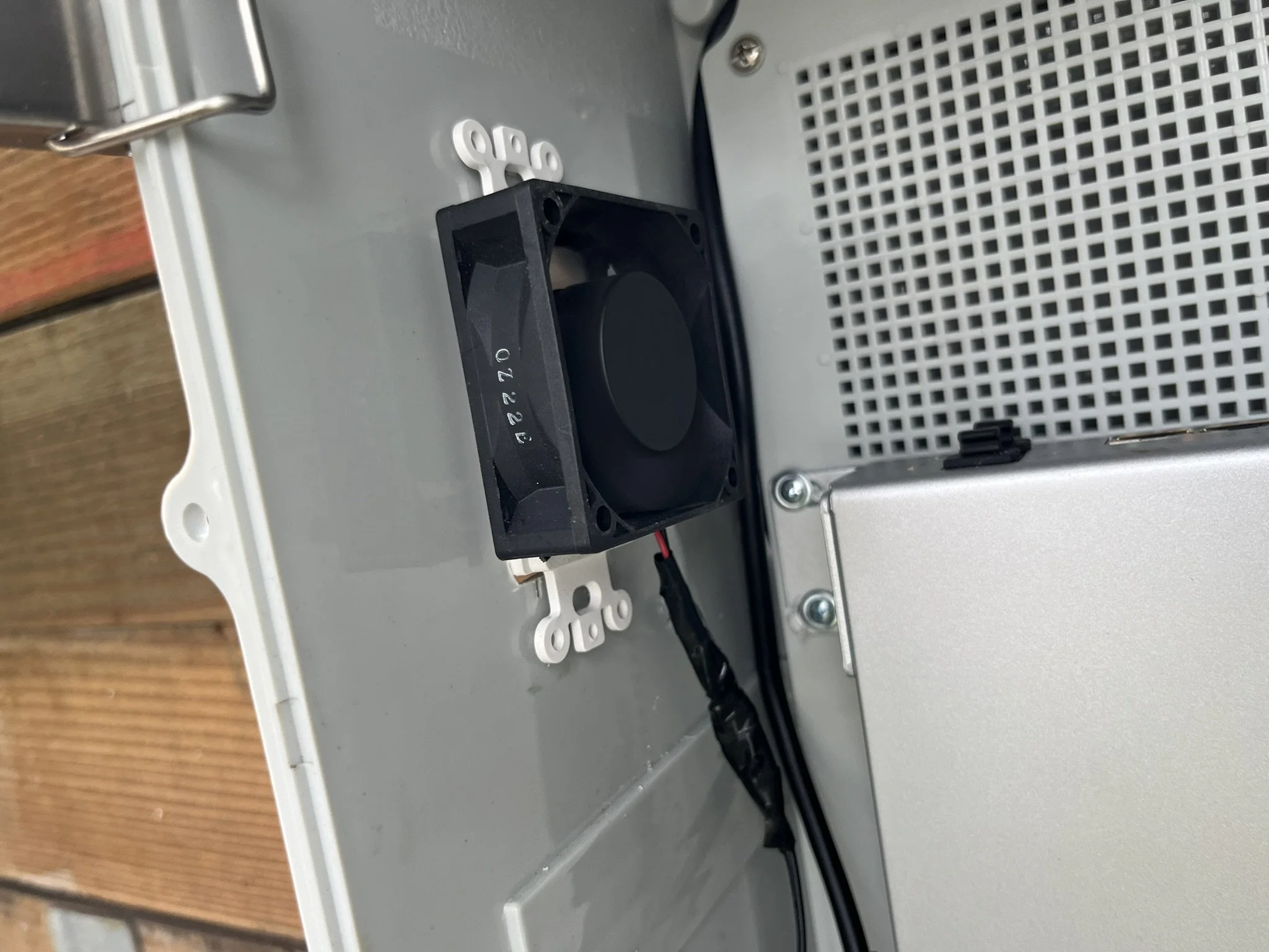 Cooling for outdoor network equipment box