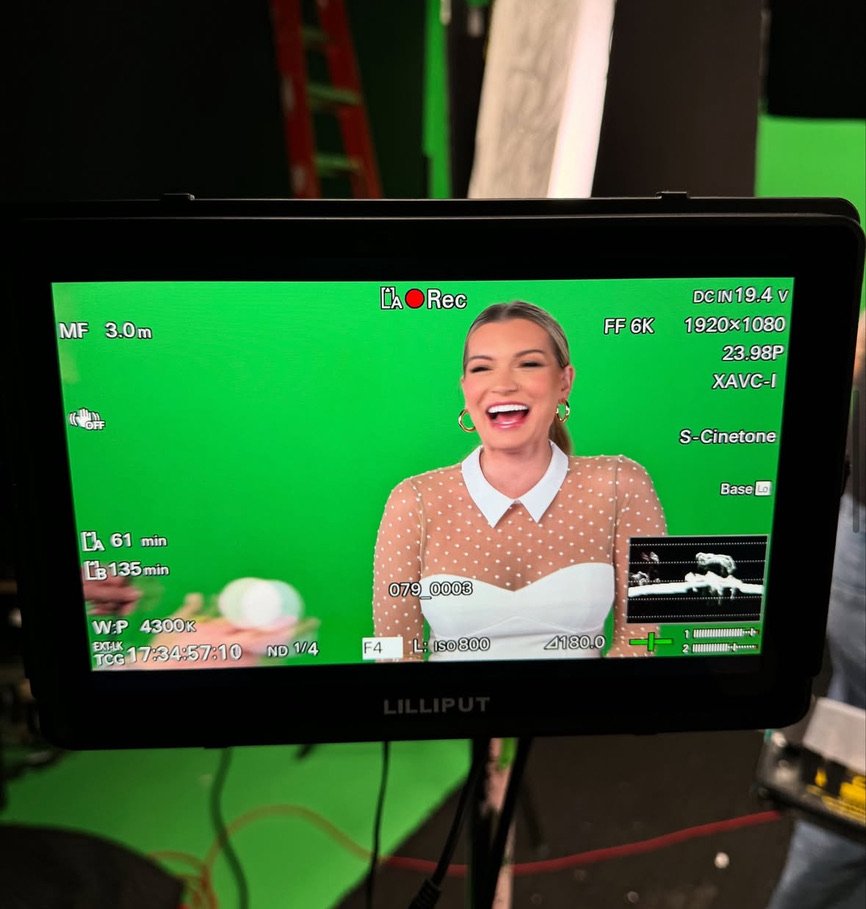 Lindsay Hubbard’s white polka dot confessional look