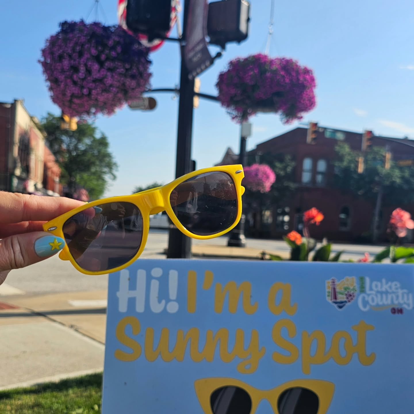 📢SUNNY SPOT POP-UP ANNOUNCEMENT ☀️ 
😎Celebrate #NationalSunglassesDay with us!
📆Today, Friday, June 27th 
📍Find us in Downtown Willoughby 
⏰️12PM - 1PM 
🕶First 25 people to snap a pic with our Giant Tour Lake County Sunnies get a free pair of su