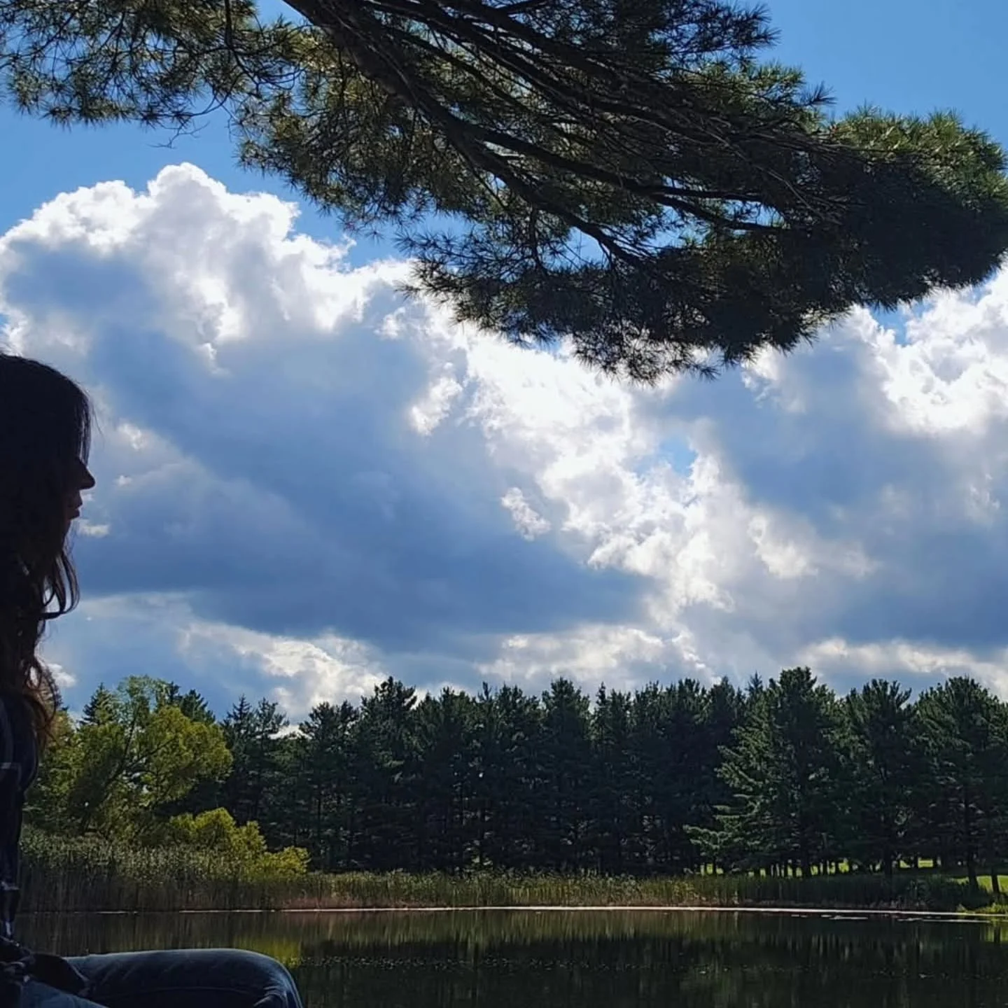 Are you ready to escape the city, the hustle, the to-do list, and discover Standing Rock Farms?
🏡11 Overnight Lodging options 
🌲 Historic trails 
🔥 Evenings by fire pits 
🚣 Kayaking across the quiet waters 
🐂 Highland cows to say hi to
 🔥 2 tip