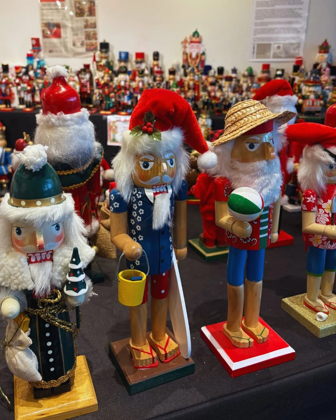Did you know there are two free holiday displays at the Great Lakes Mall in Mentor to visit this year?
🎀 The Wonderful World of Nutcrackers Museum - over 1,300 nutcrackers on display!
🎄Tree's of Hope Christmas Tree Display - next to Oliver's Empori