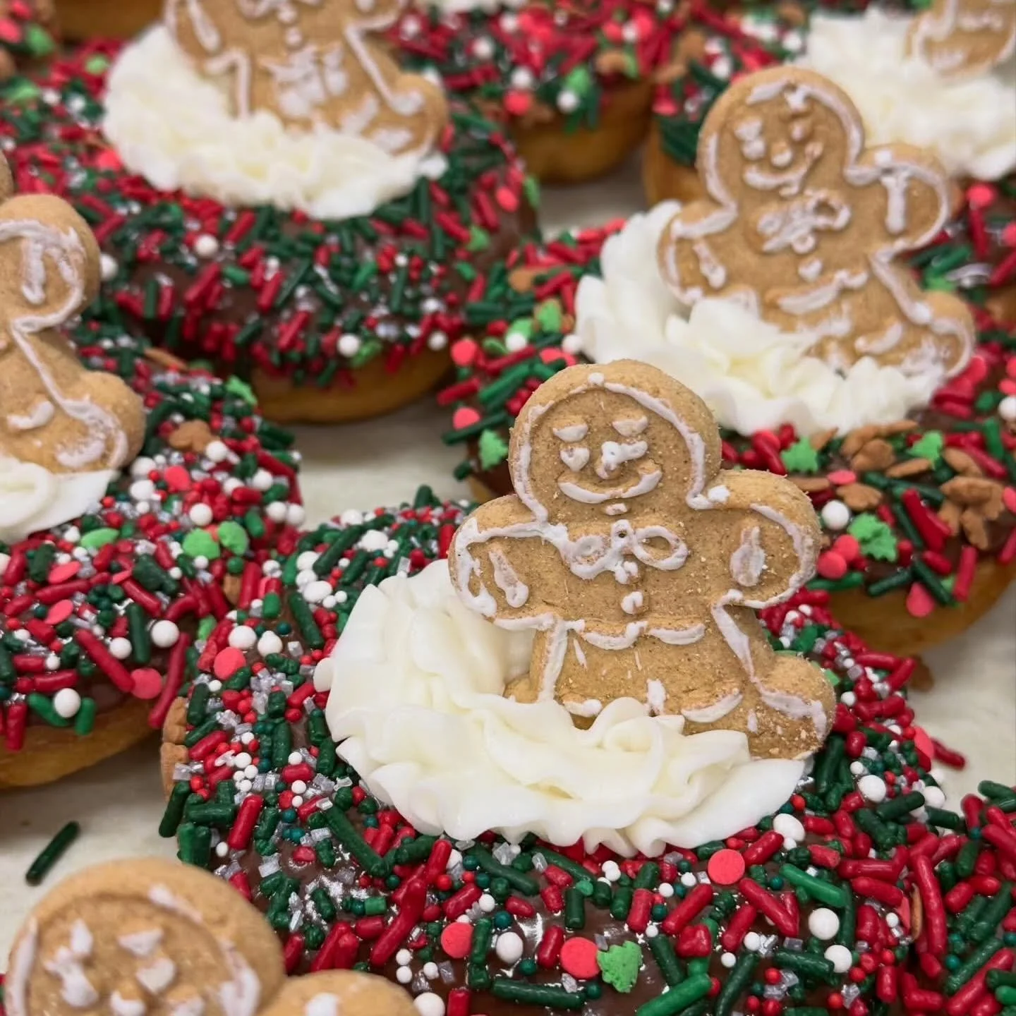 1⃣2⃣  Days of Donuts with Patterson Fruit Farm has begun!🍩

If you haven&rsquo;t been part of the Christmas donut magic before&hellip; here&rsquo;s how it works: 
🍩The donut countdown to Christmas started December 13th
🍩Every morning, a brand-new,