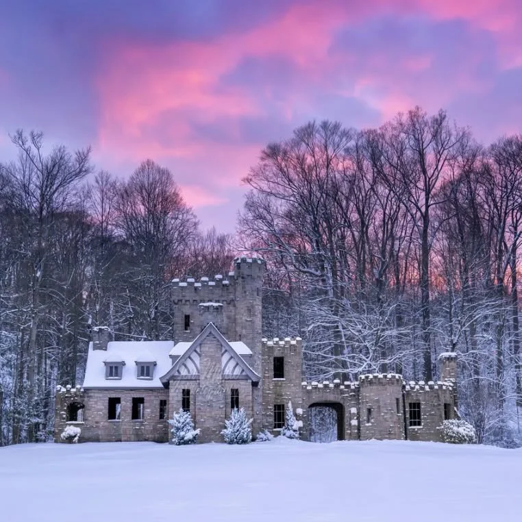 Can we just stop to talk about how gorgeous this winter sunset is across the back of one of our favorite spots - Squire's Castle in Willoughby Hills.
💙Huge thank you to @jen.marie.photography44124 for this capture and for allowing us to share it wit