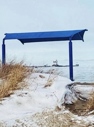Check out this magnificent capture from @rightontrailhiker of our Fairport Harbor Lighthouse West along the shores of Lake Erie from Fairport Harbor Beach &hearts;️&hearts;️

#TourLakeCountyOH #LakeErie #Northeastohio #winterinohio