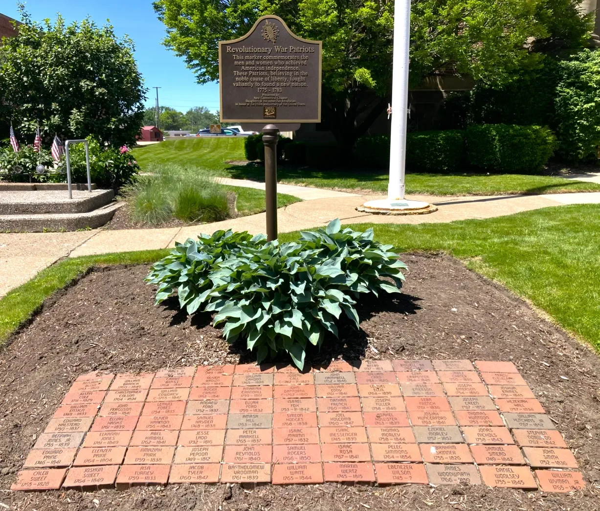 Daughters of the American Revolution rededicating Patriots Marker in Painesville