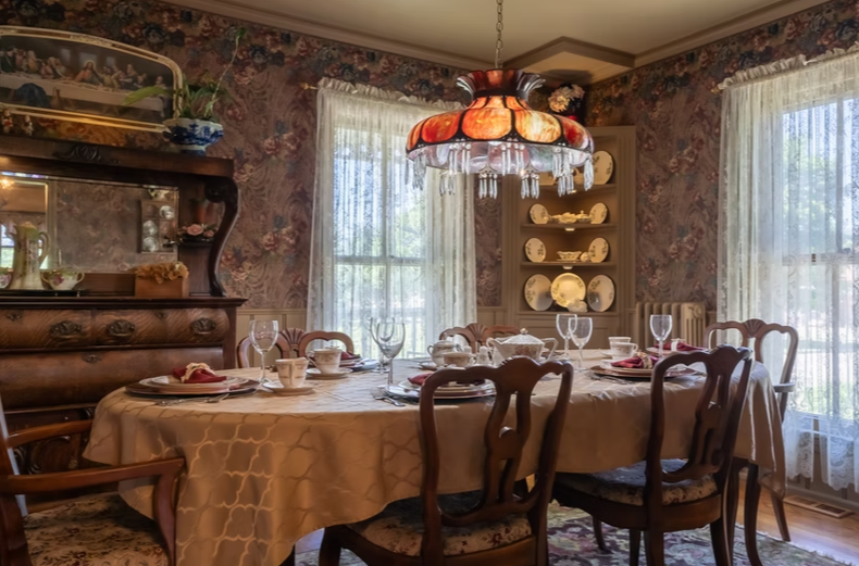 His Majesty's Bed and Breakfast 