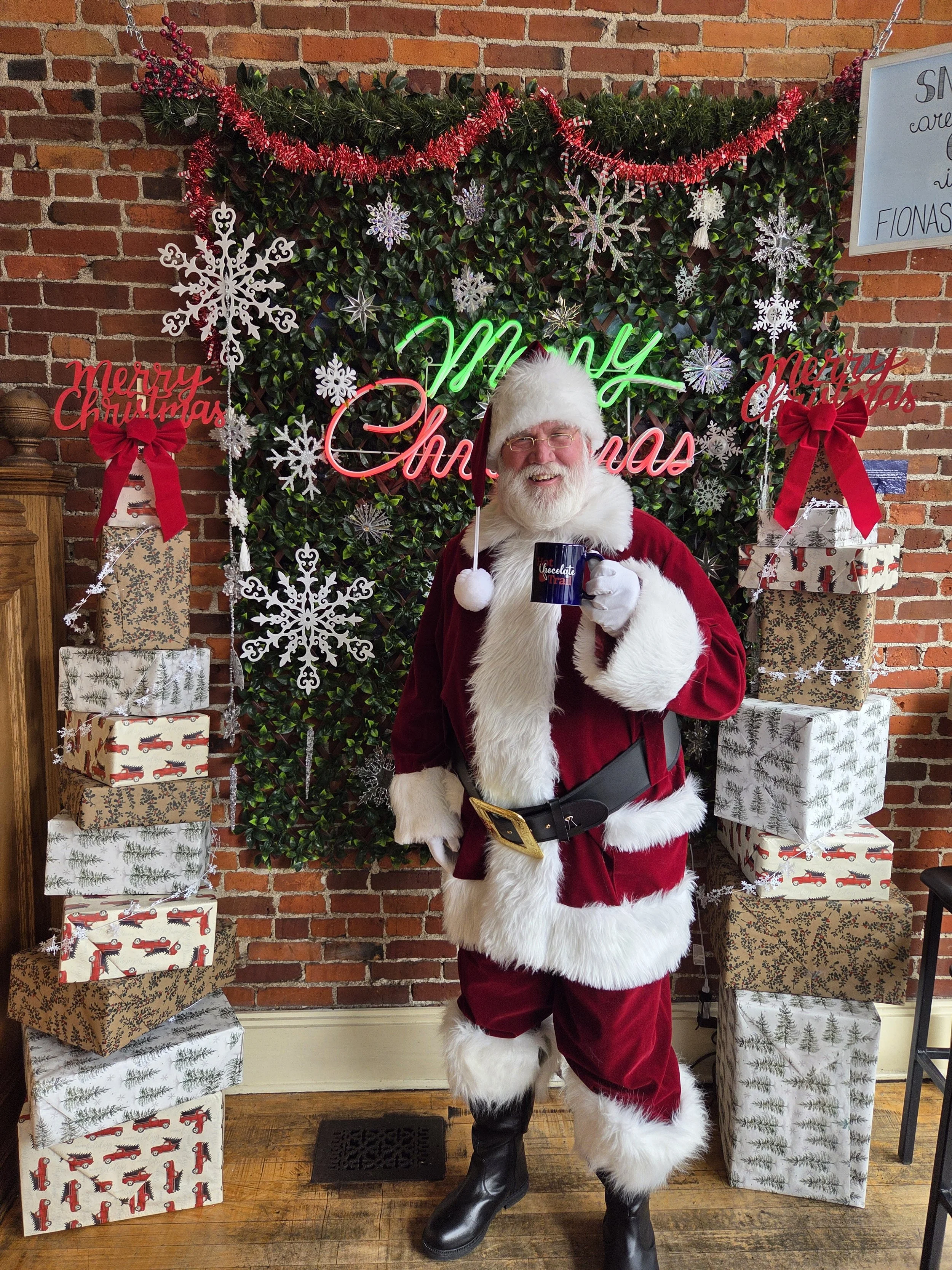 🎅5 Santa-Approved Locations on the Hot Chocolate Trail