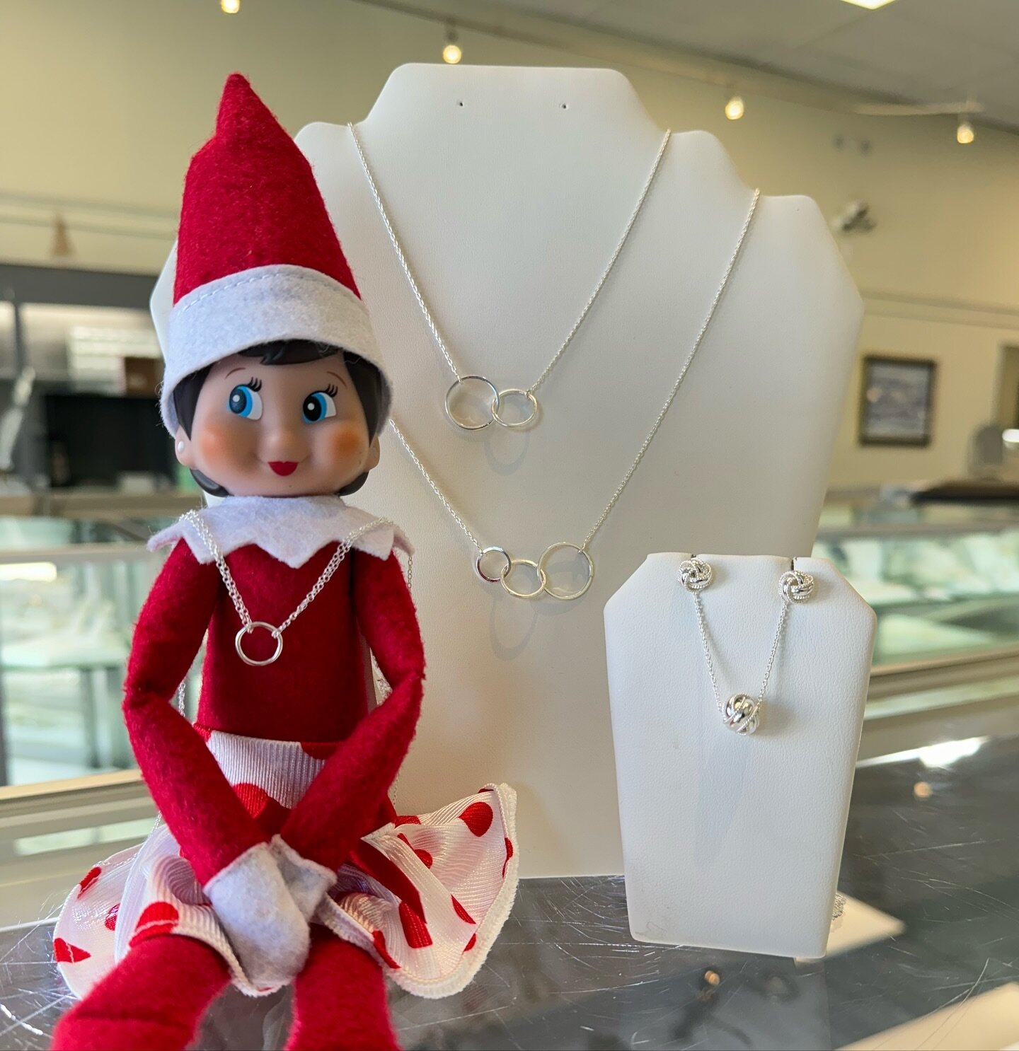 Sparkle found just a few of our simple silver necklaces and earrings that are the perfect gift or stocking stuffer! We are open today, tomorrow and Sunday to help with all your gift giving! #adventuresofsparkle #silvernecklace #silverjewelry 

#shops