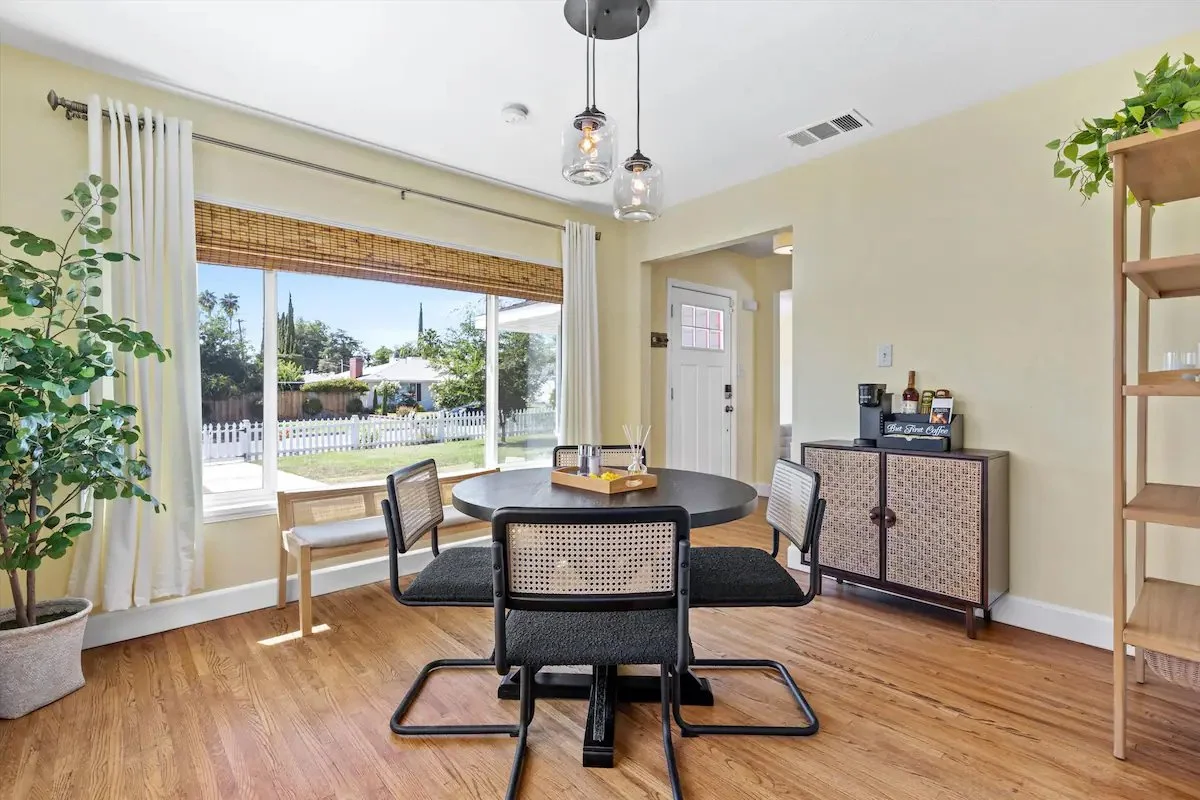 08 Dining Room 02 - Cozy Dining Area with Large Windows and Modern Furnishings.jpg