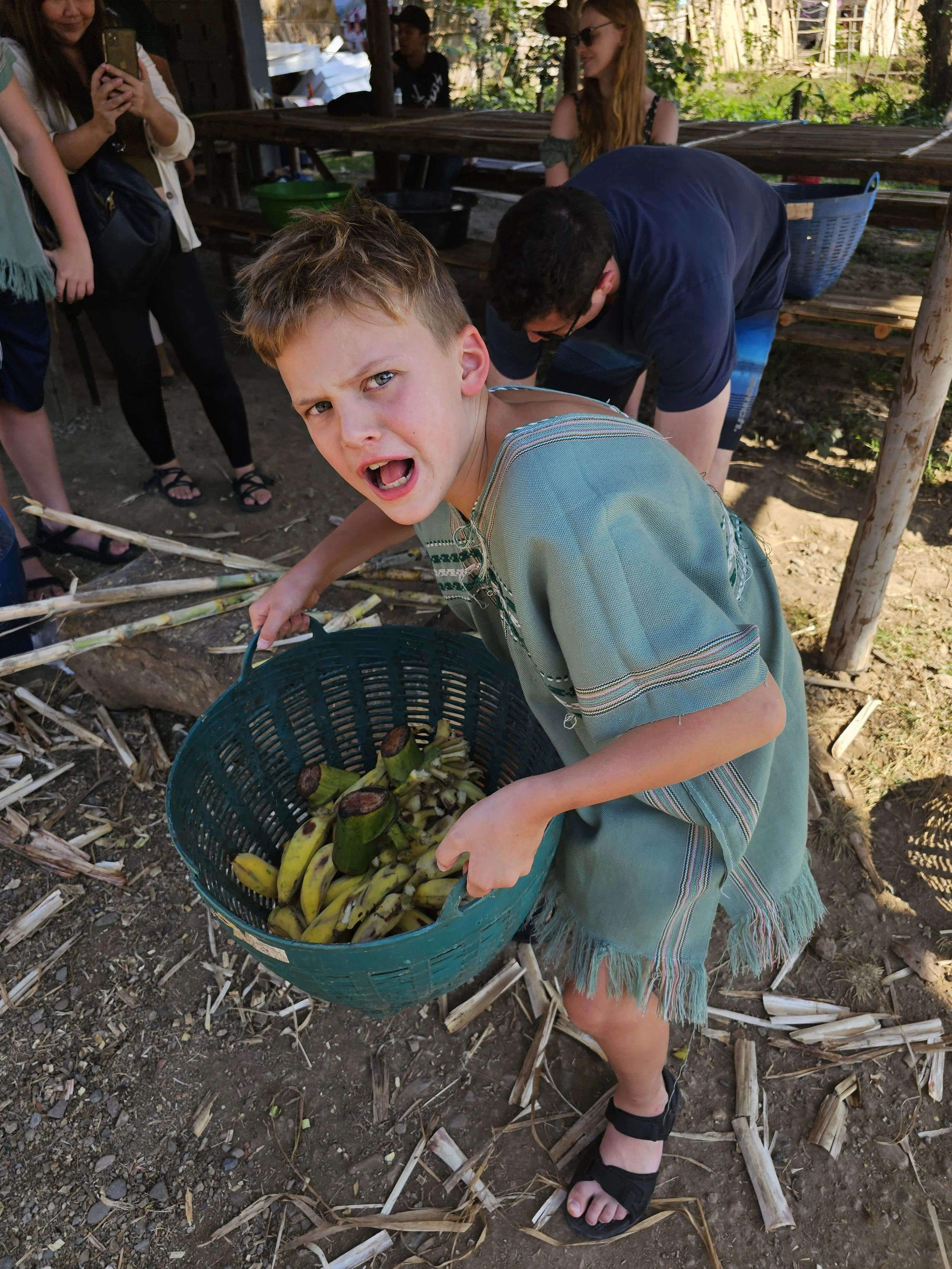 Peeling and smashing bananas with rice