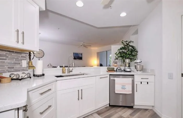 Kitchen 3.JPG