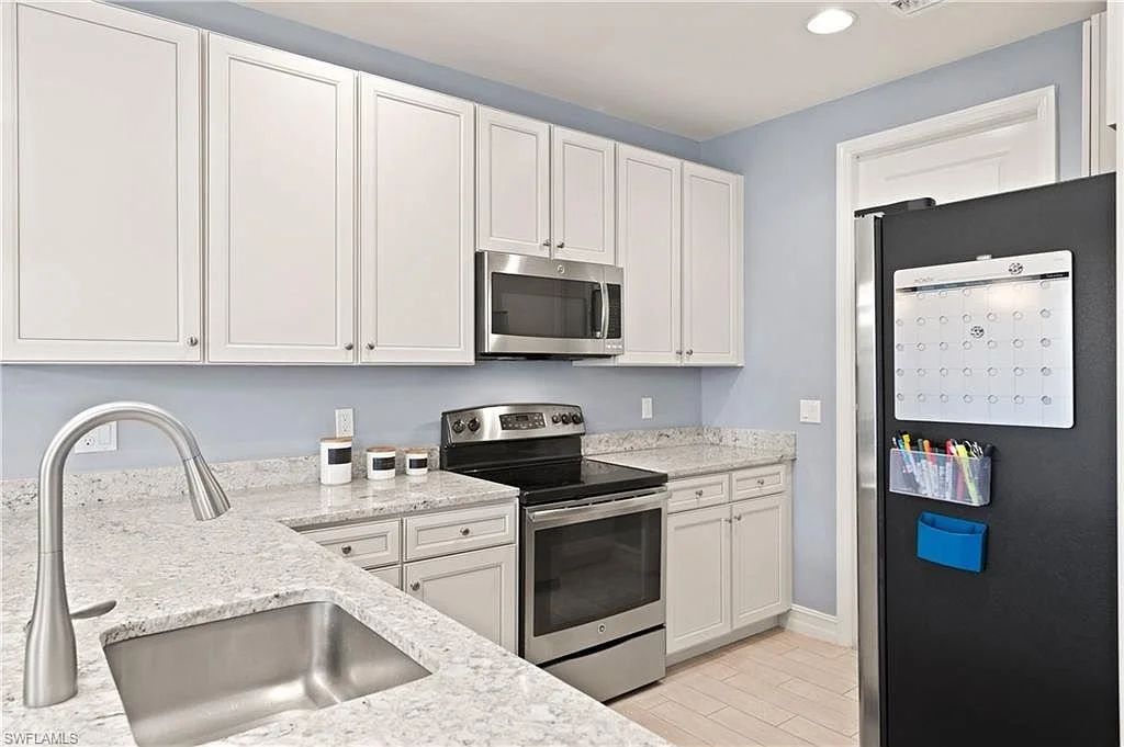 Kitchen Oven.jpg