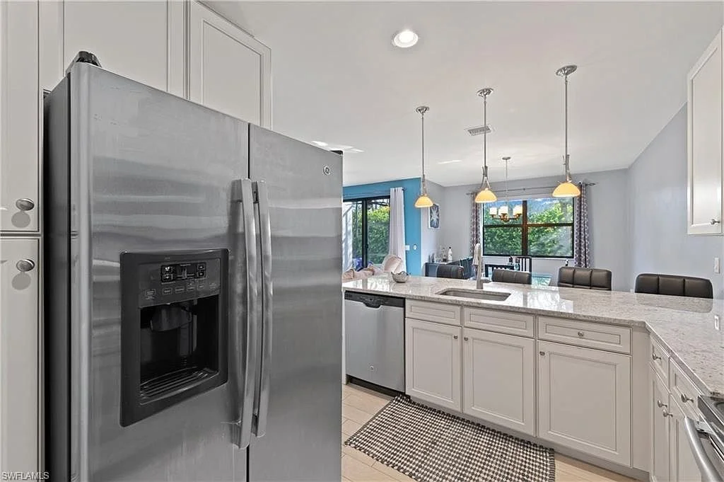 Kitchen Bar.jpg