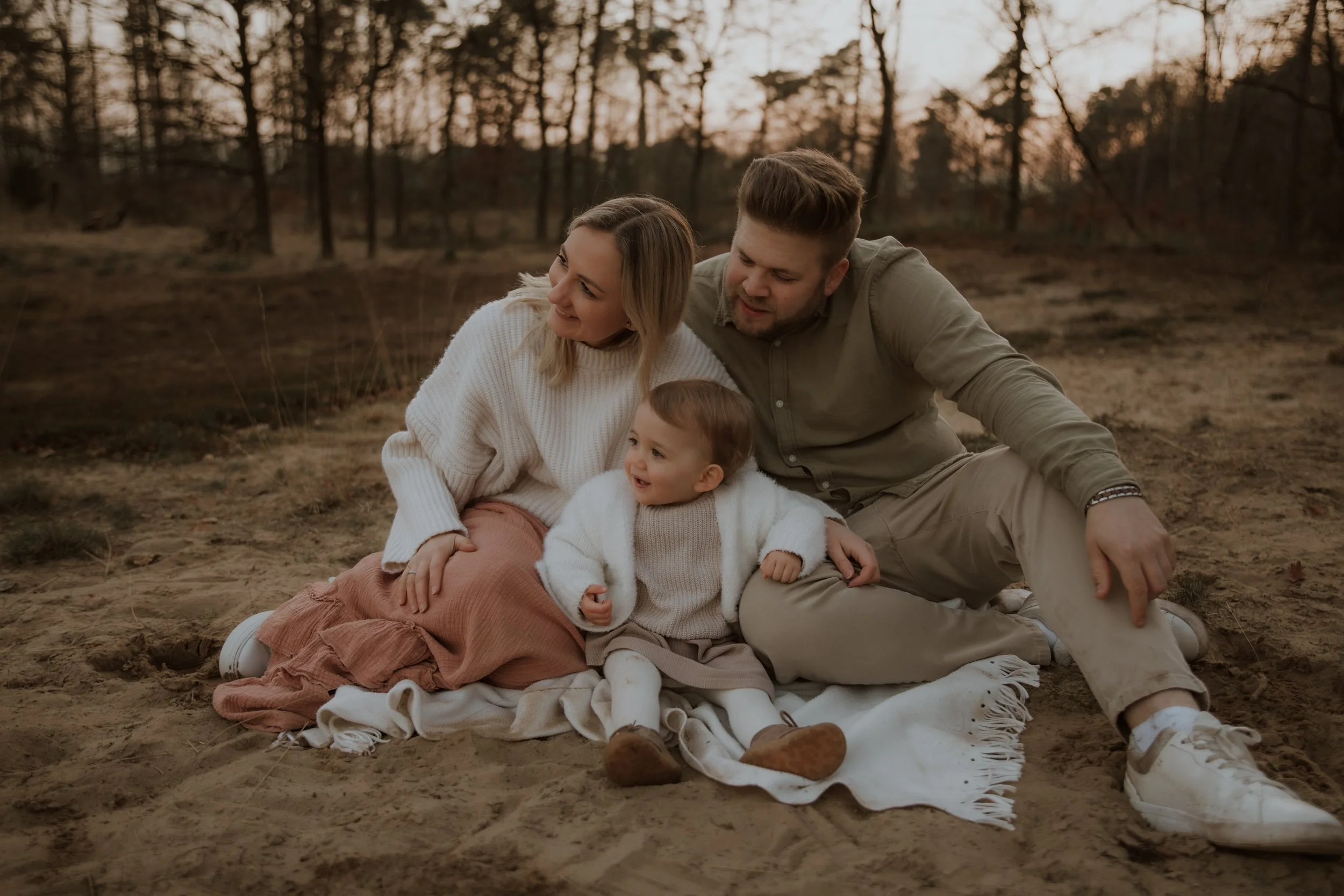 natalie-fotografie-familienshooting-Neugeborenen-osnabrueck-fotografin-bramsche-fotograf-rieste-fotoshooting-ankum-bersenbrück-alfhausen-familie-newbornshooting-familienfotografin-familienfotograf-authentische-fotografie