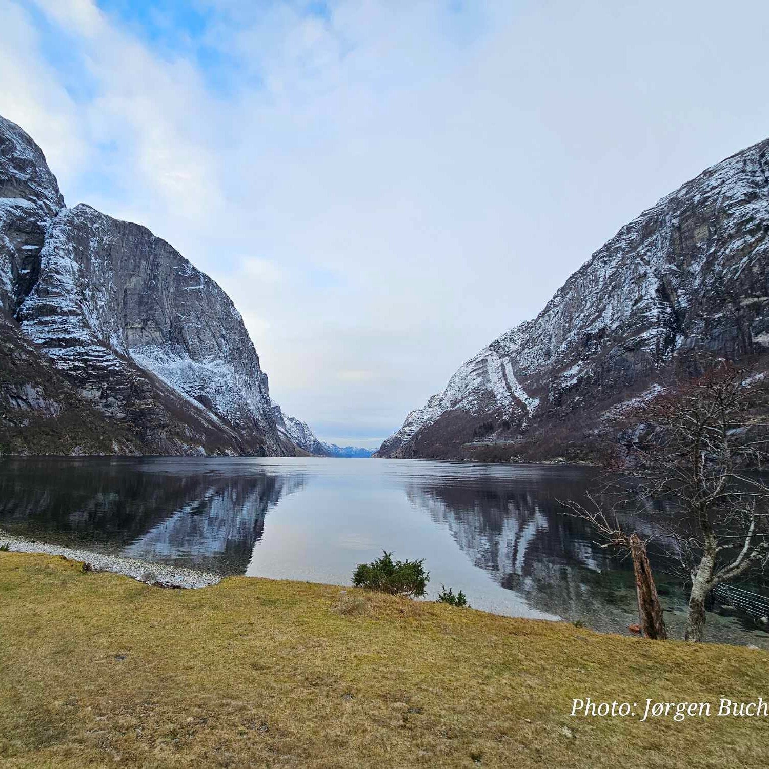 It will be a cold winter it seems. Some of the lakes and fjords in the area are already frozen, and at 4 meters deep, it's only +4 degrees. We have never seen it so cold this early in the winter season. A cold winter means a lot of snow ahead and lik