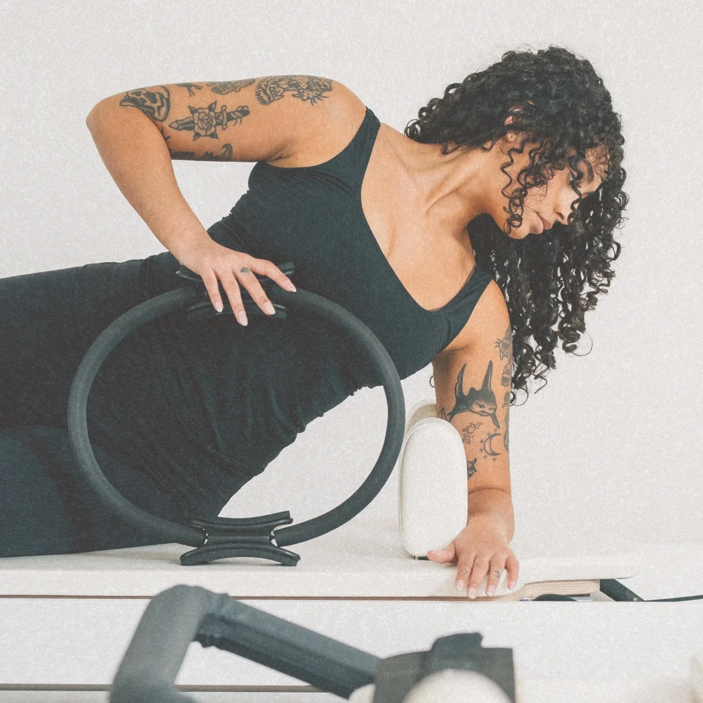 see you in the studio. 

🤸🏻&zwj;♀️ @elis.abel 
📷 @genevievedaniell 

#pilates #reformerpilates #wellness