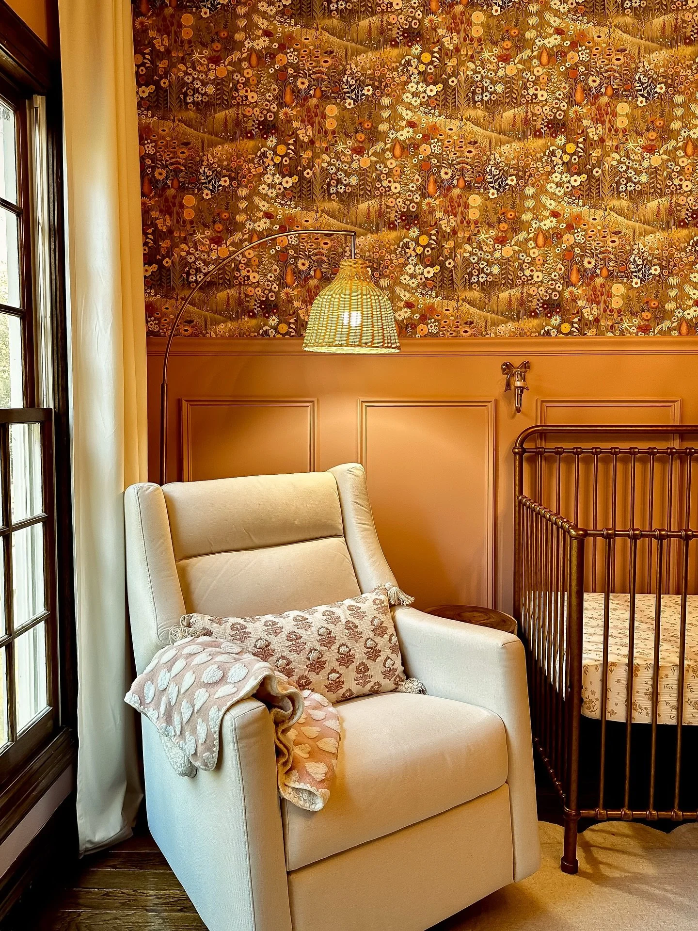 💫The House of Neptune&rsquo;s latest project💫
A sweet space made for a special niece who has yet to make her instagram debut 🤍

#highvibe #interiordesign #orangecounty #design #designinspiration #homedecor #homestyling #bedroomdecor #interiorinspi