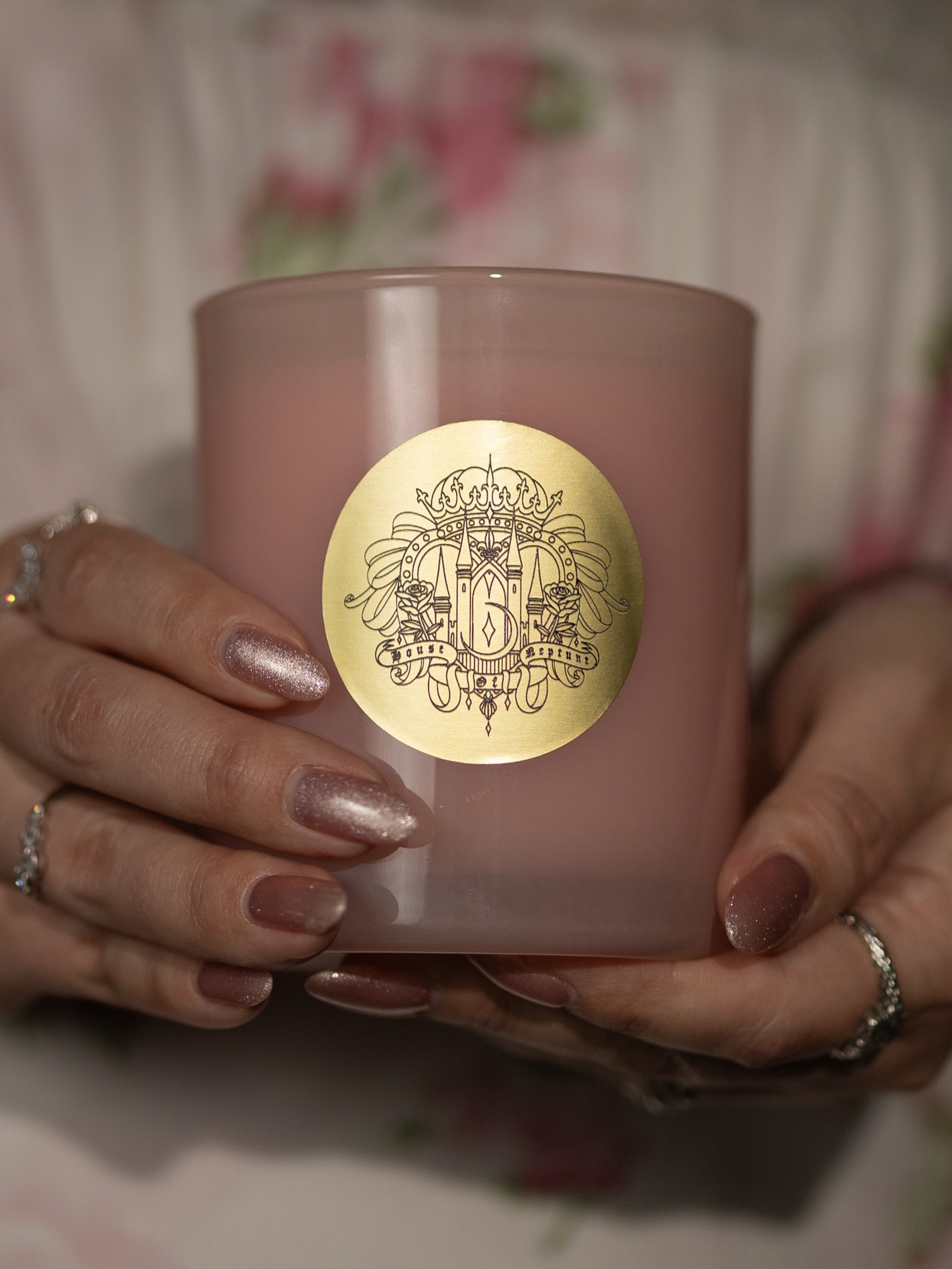 The House of Neptune&rsquo;s LOVE candle 💕
An intention&hellip;a prayer&hellip;a vibe.

Scented with sandalwood and florals, and adorned with unakite.  You attract love because you yourself embody love.  The sweetness of this candle applies to roman