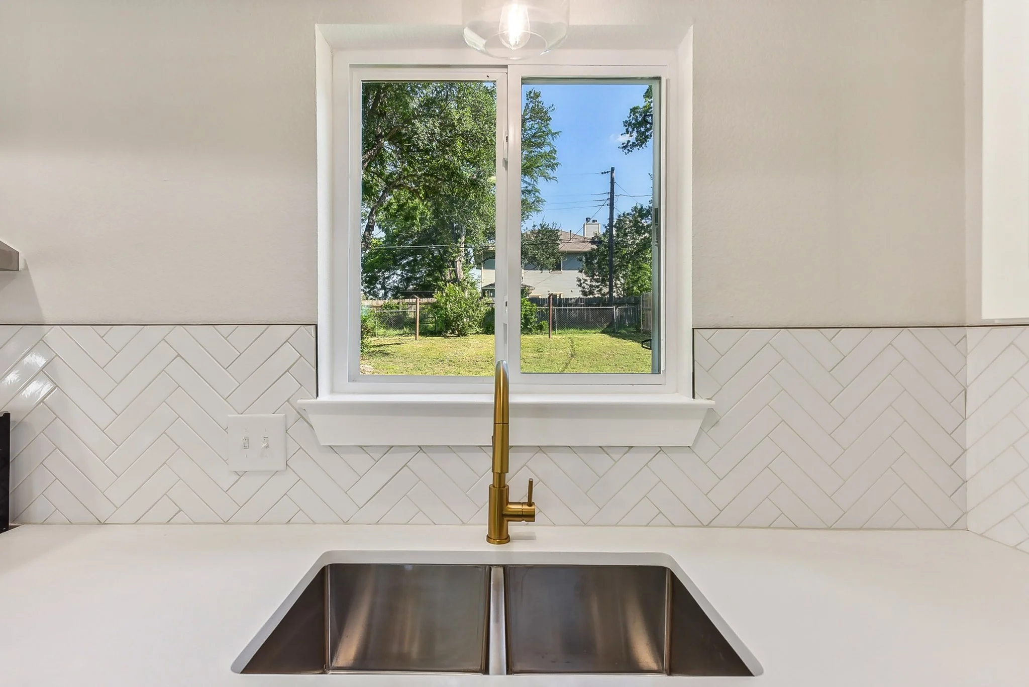 E Austin Ave-014.jpg