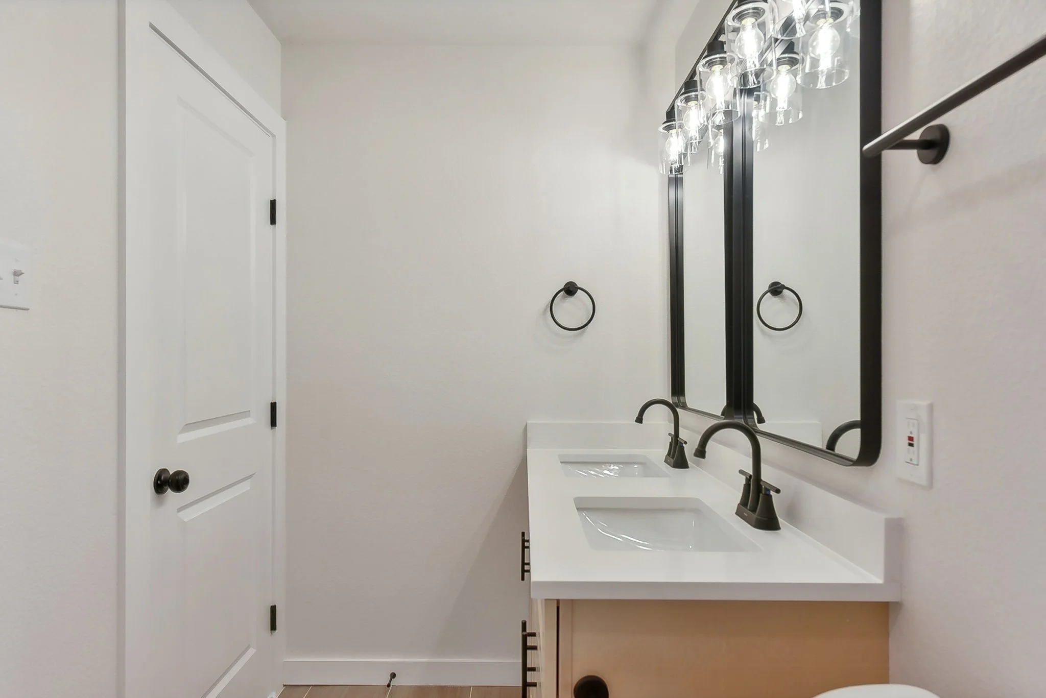 E Austin Ave-022.jpg