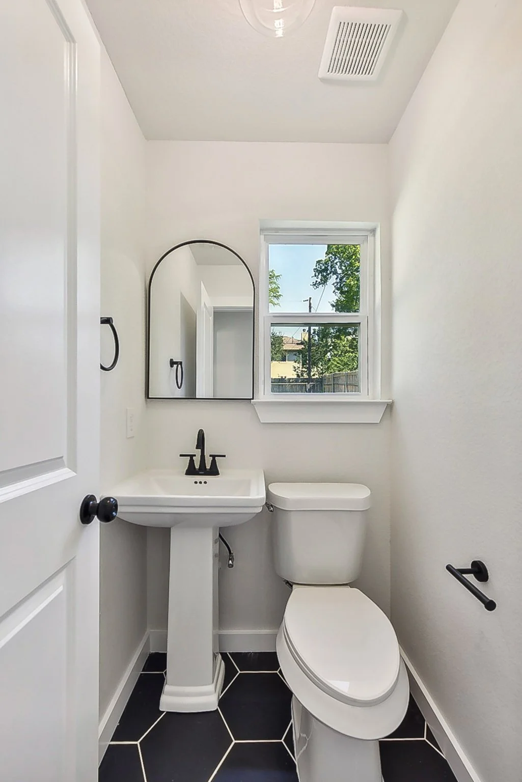 E Austin Ave-015.jpg