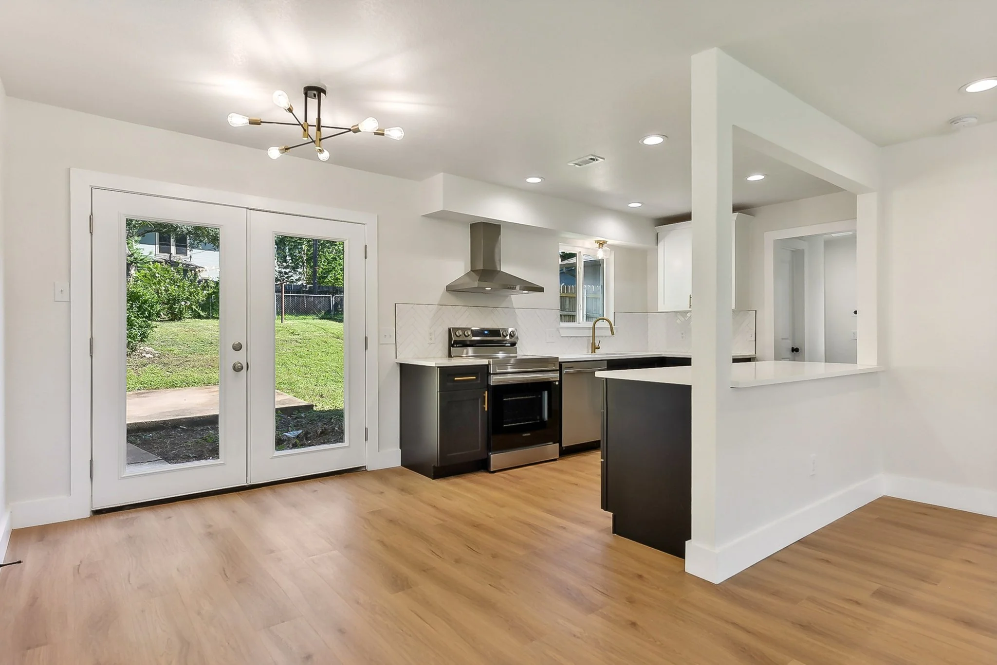 E Austin Ave-008.jpg