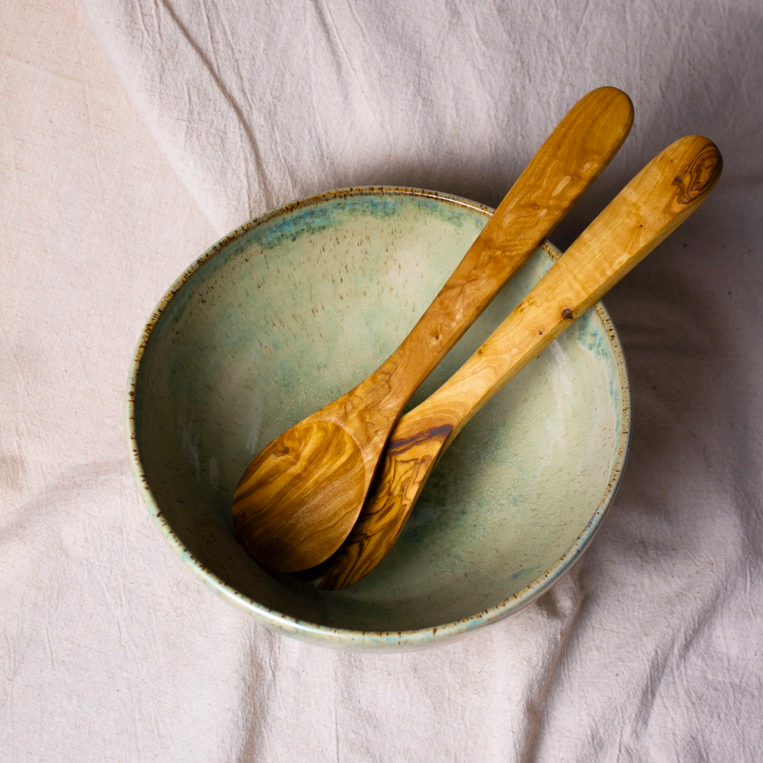 13" Extra Large Handmade Ceramic Salad Bowl with Olive Wood Tongs | Castor