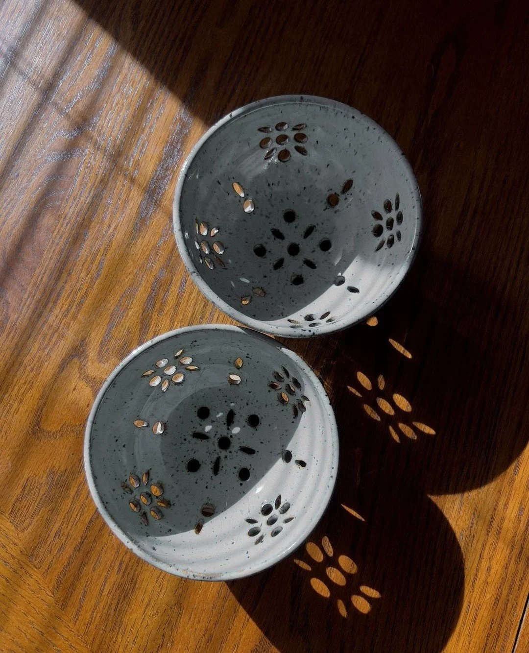 Fresh out of the fire.⁠
⁠
Making sure the 'best-sellers' shelf is sturdy and full before the spring market rush begins. The berry bowls are back in production, designed for slow mornings and farmers' market hauls 🌱⁠
⁠
First pop-up of the season is o