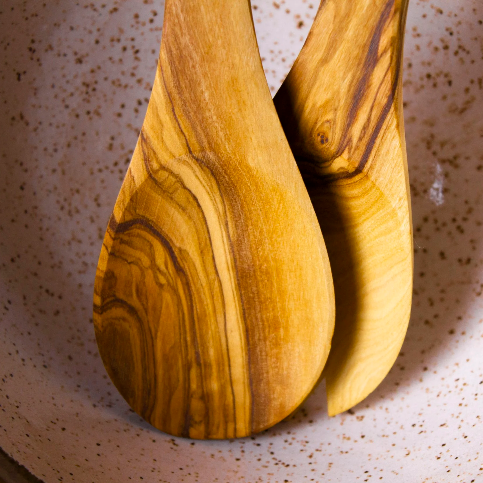9" Large Handmade Ceramic Salad Bowl with Olive Wood Tongs | Castor