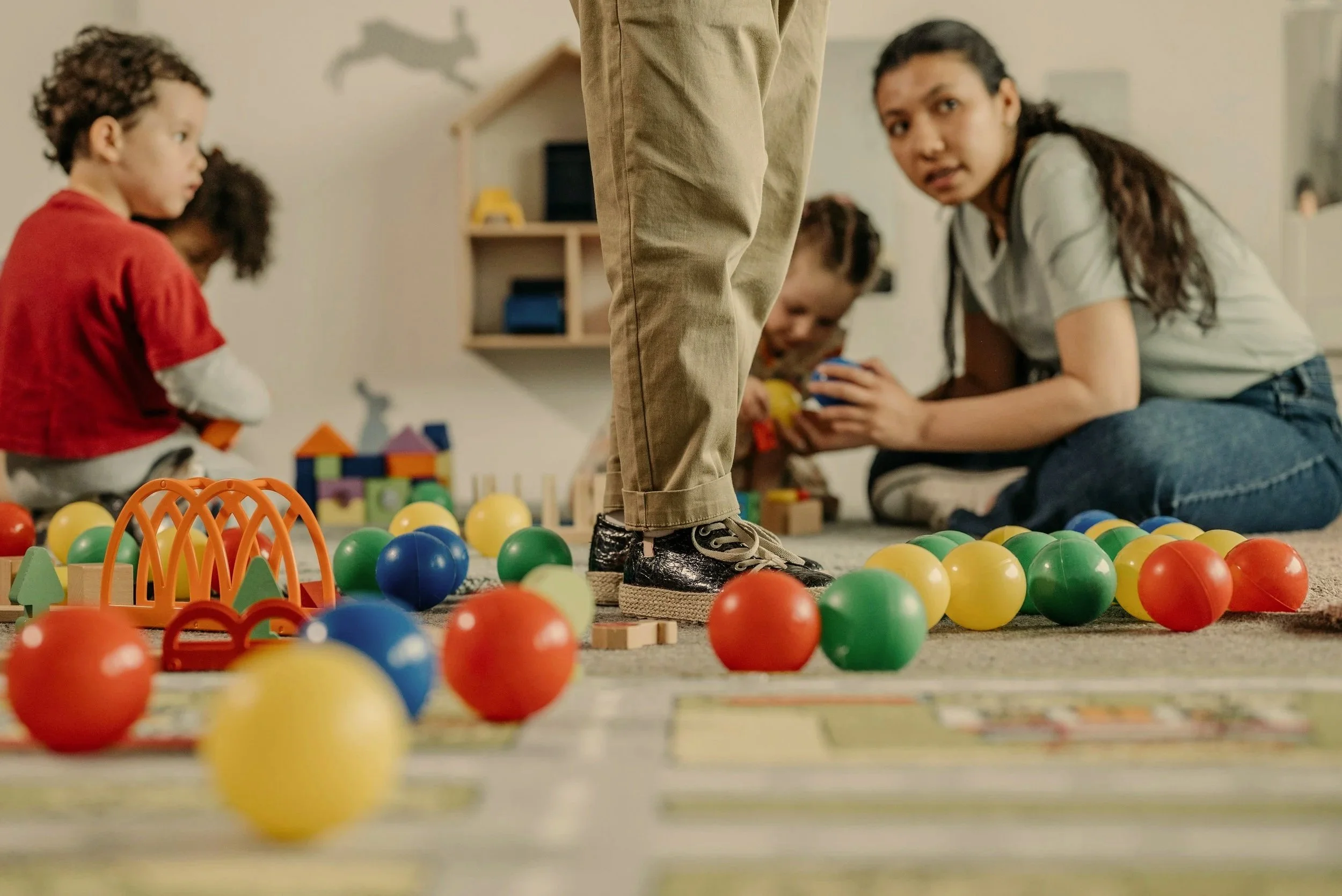 Orthophoniste et intervenante en stimulation du langage : rôle, encadrement et coordination dans le Plan d’intervention orthophonique (PIO)