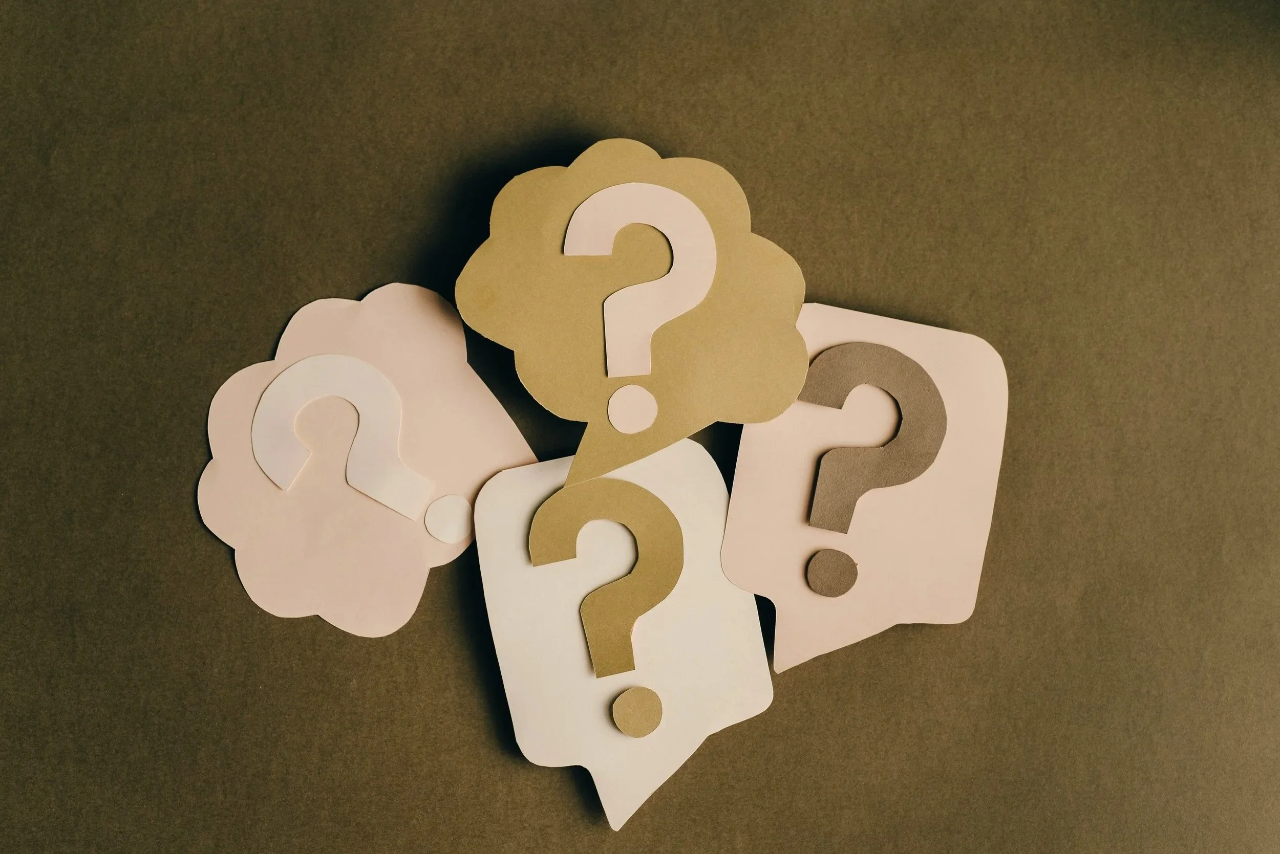 Questions fréquentes sur l’orthophoniste et intervenante en stimulation du langage : rôle, encadrement et coordination dans le Plan d’intervention orthophonique (PIO)